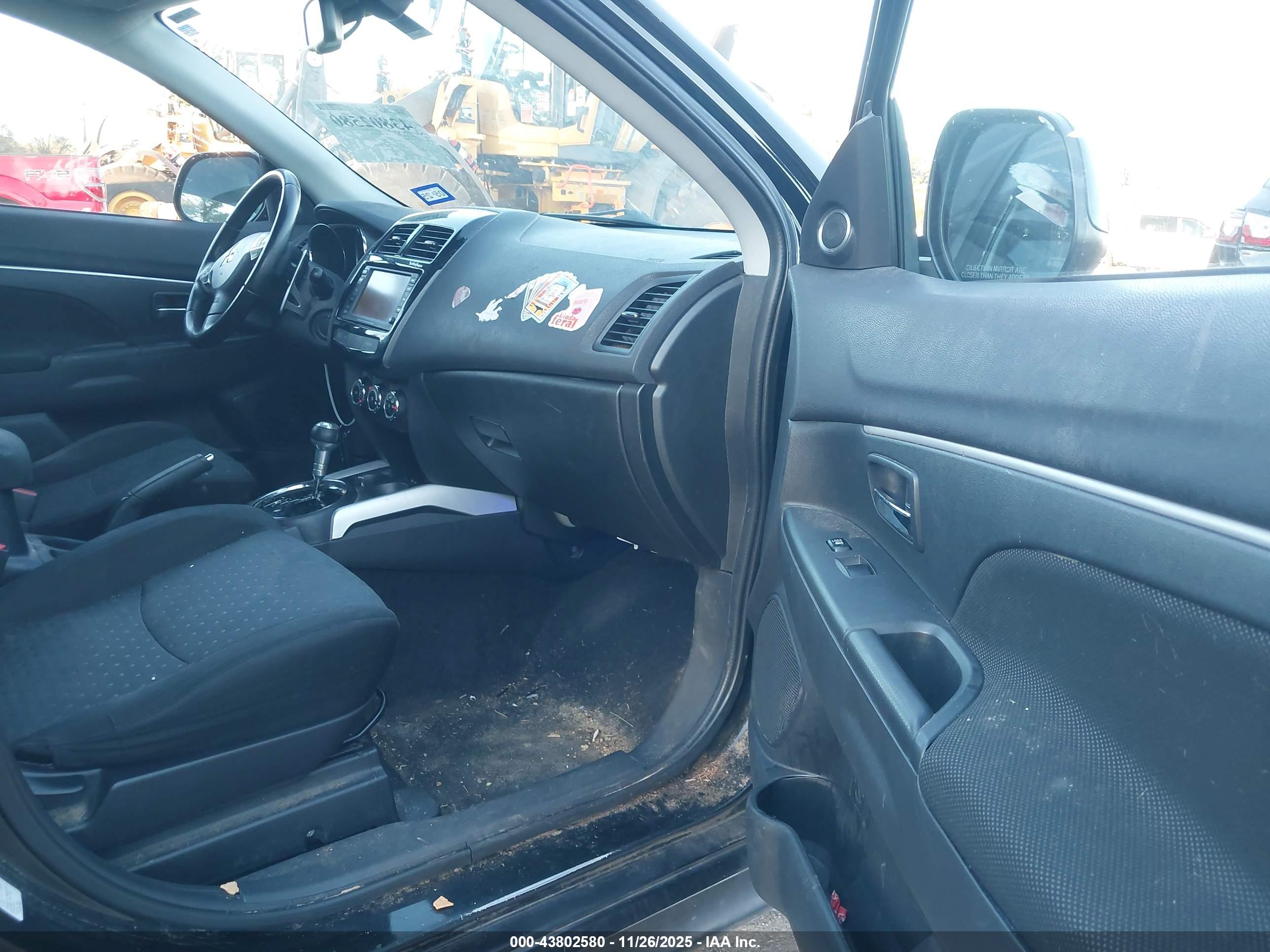 MITSUBISHI OUTLANDER image 5