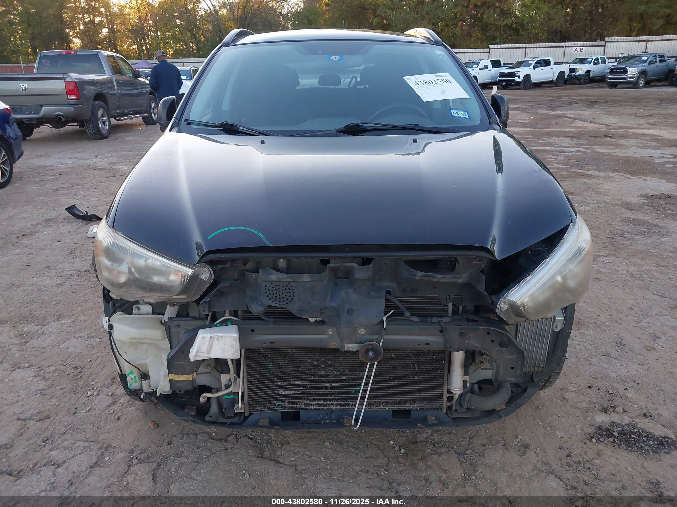 MITSUBISHI OUTLANDER image 6