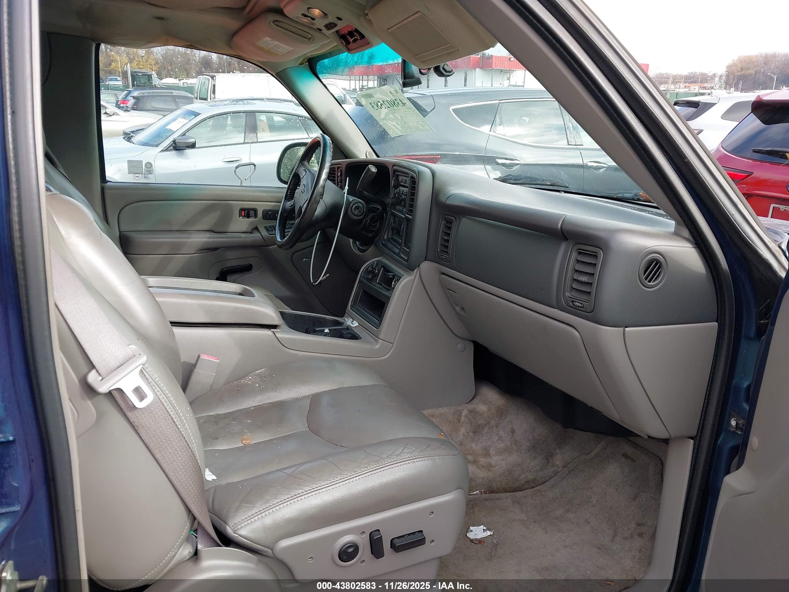 CHEVROLET TAHOE image 5