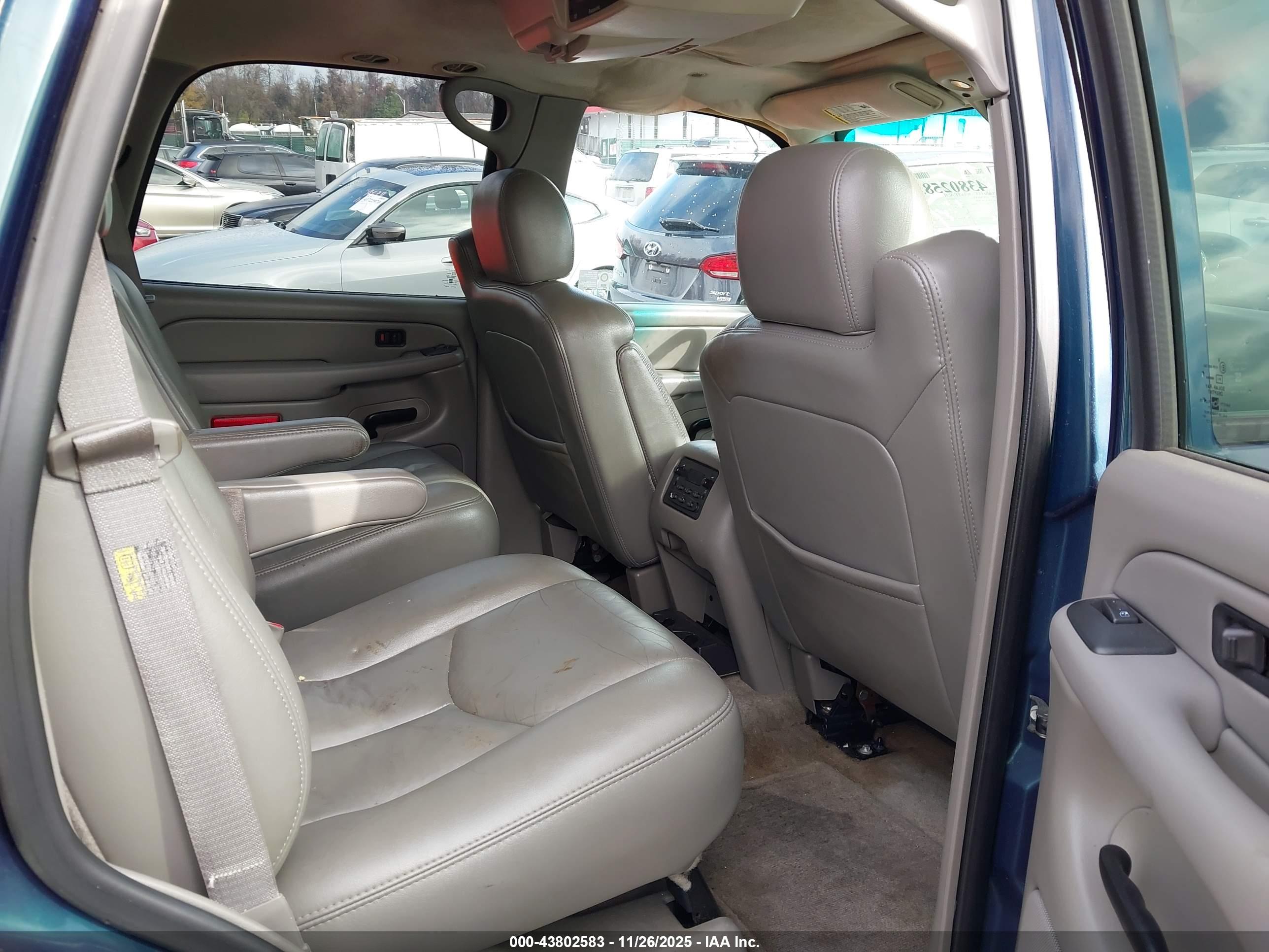 CHEVROLET TAHOE image 8