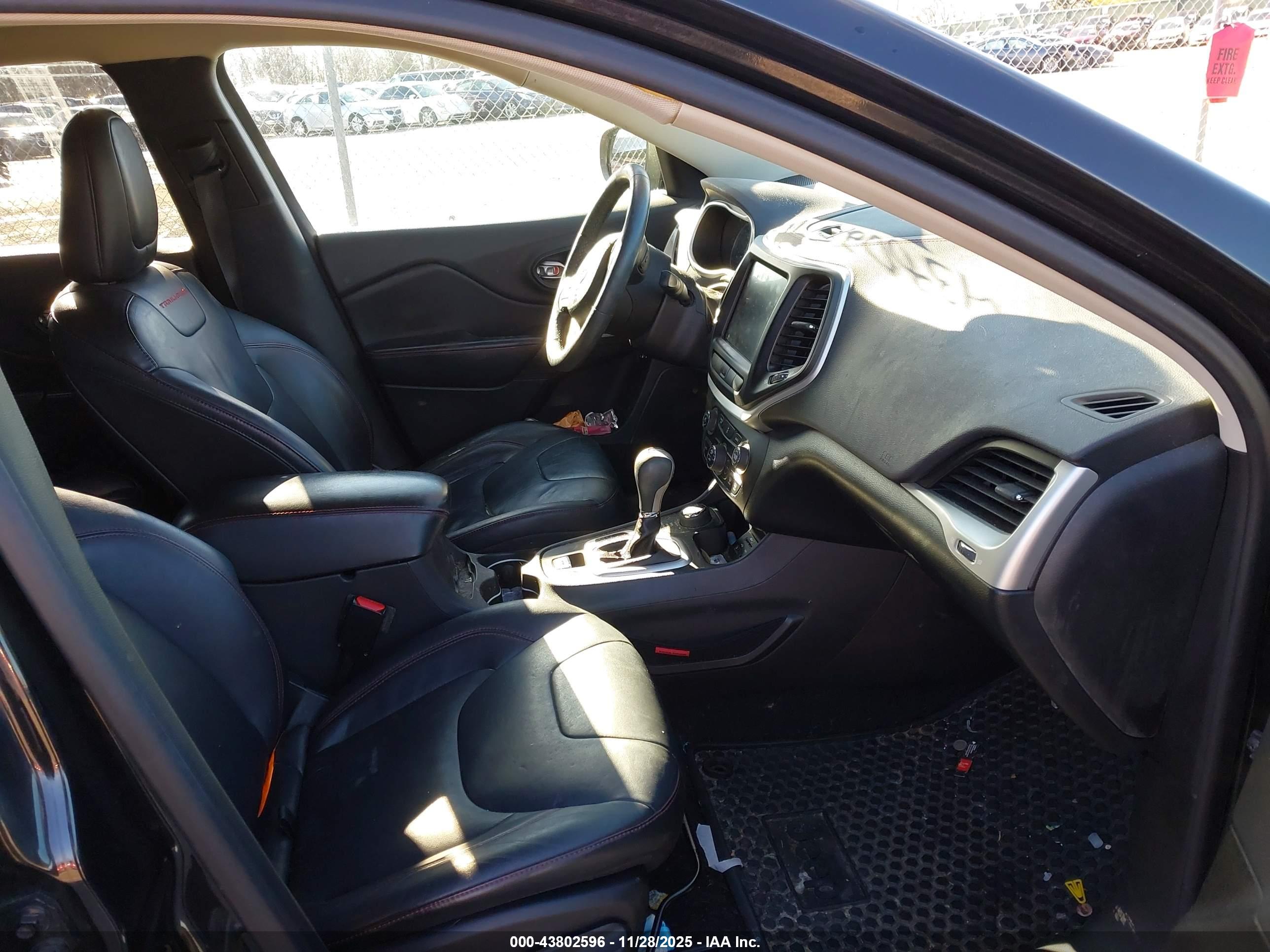 JEEP CHEROKEE image 5