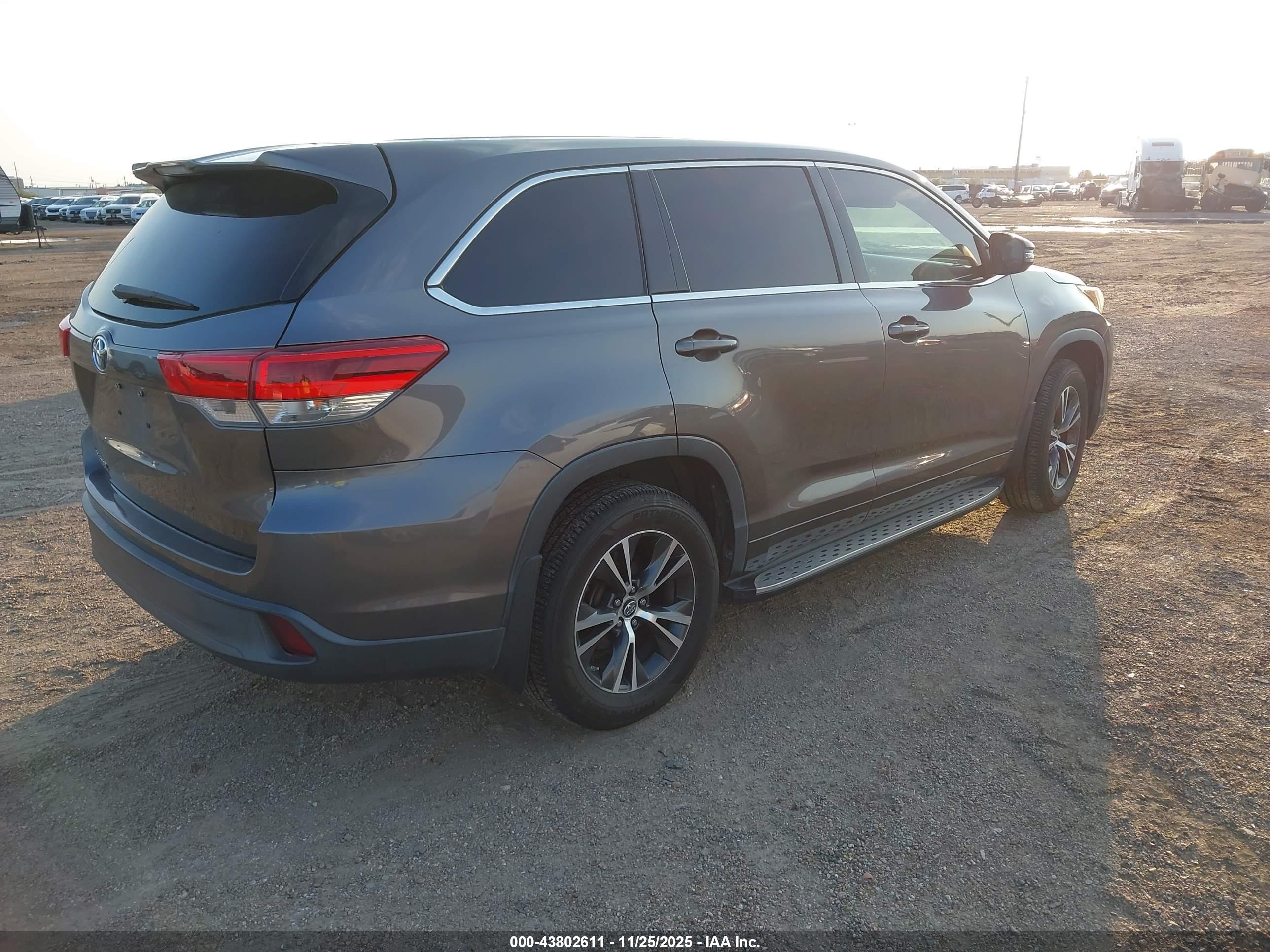 TOYOTA HIGHLANDER image 4