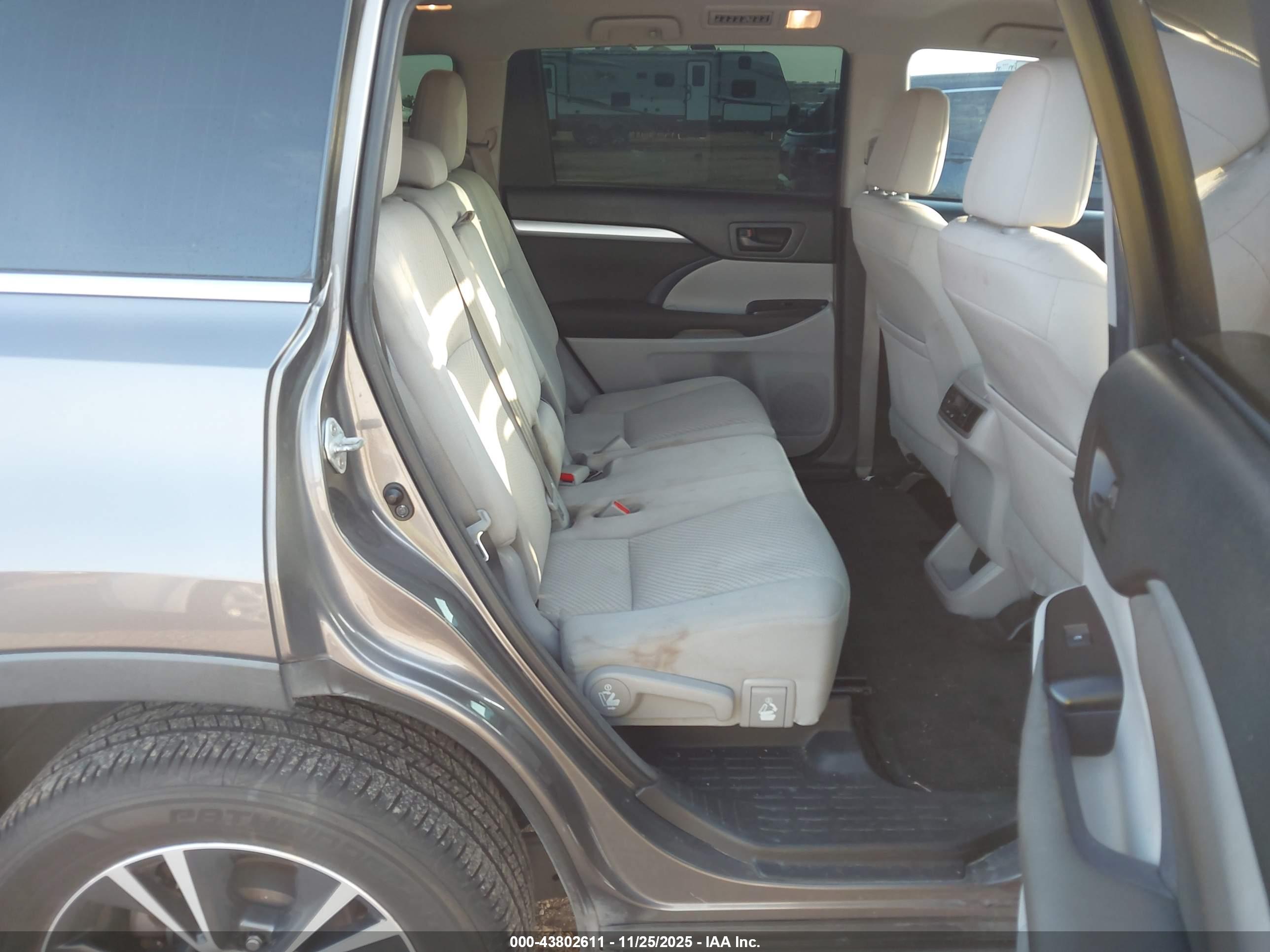 TOYOTA HIGHLANDER image 8