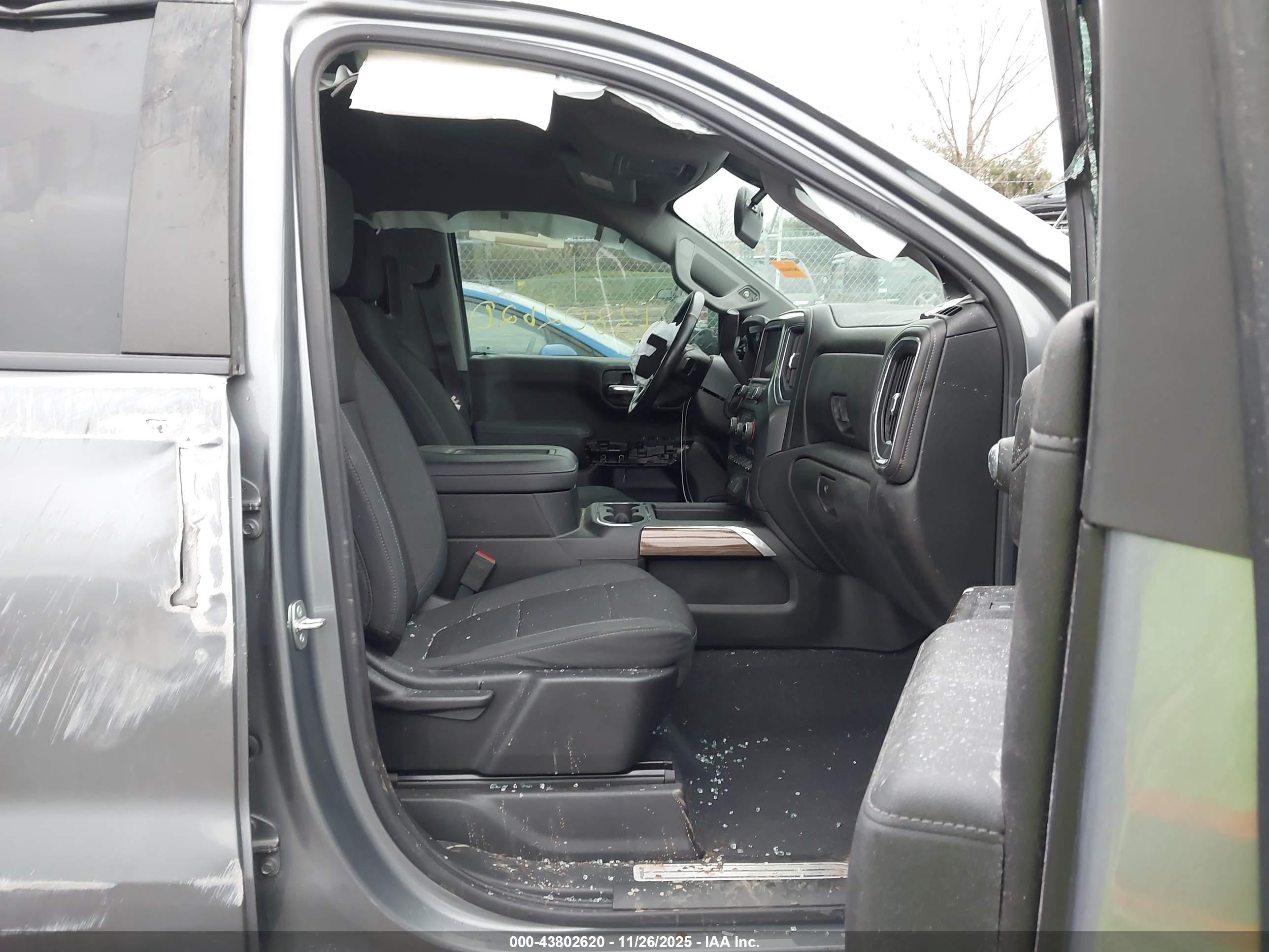 CHEVROLET SILVERADO image 5