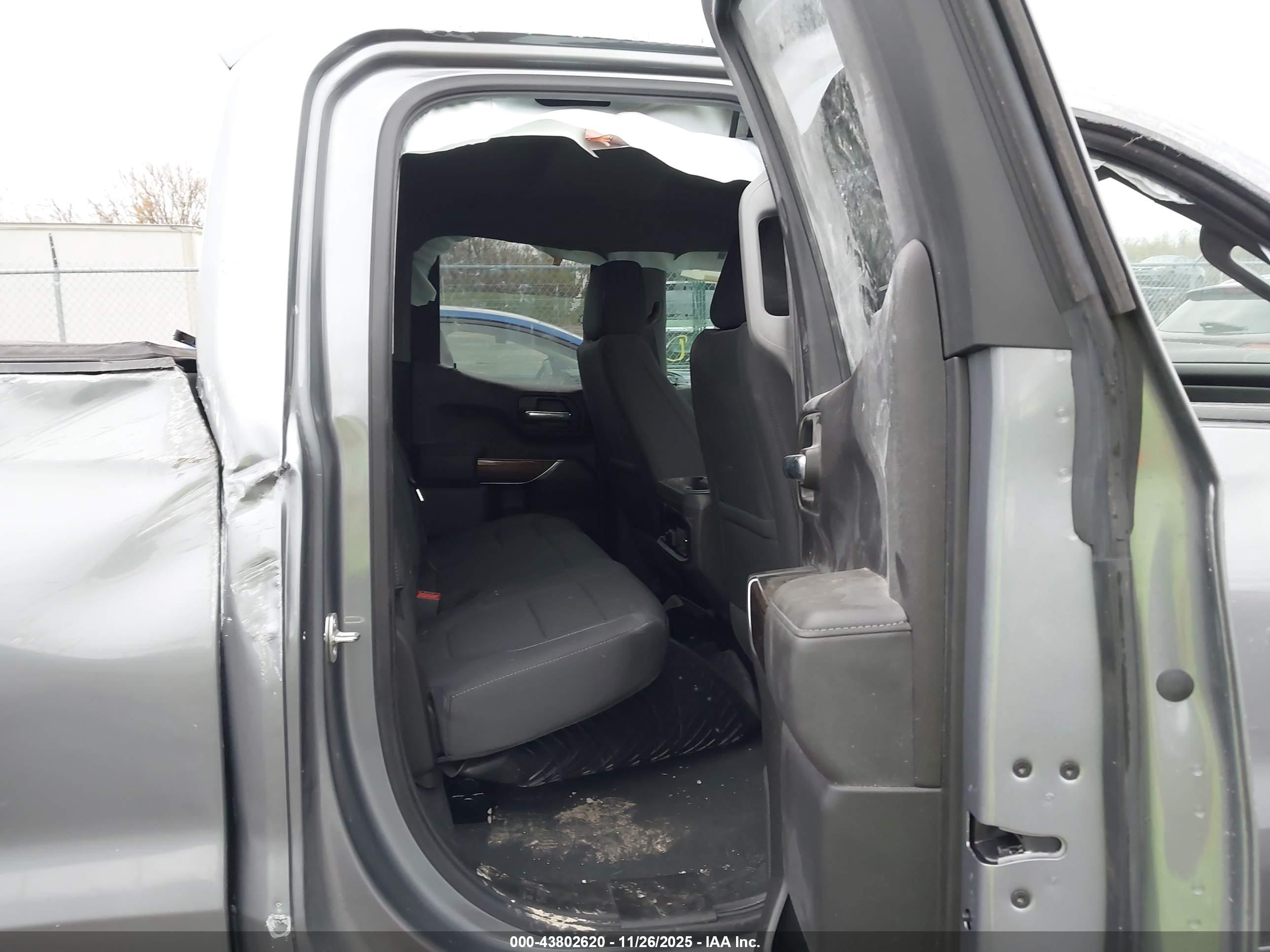 CHEVROLET SILVERADO image 8