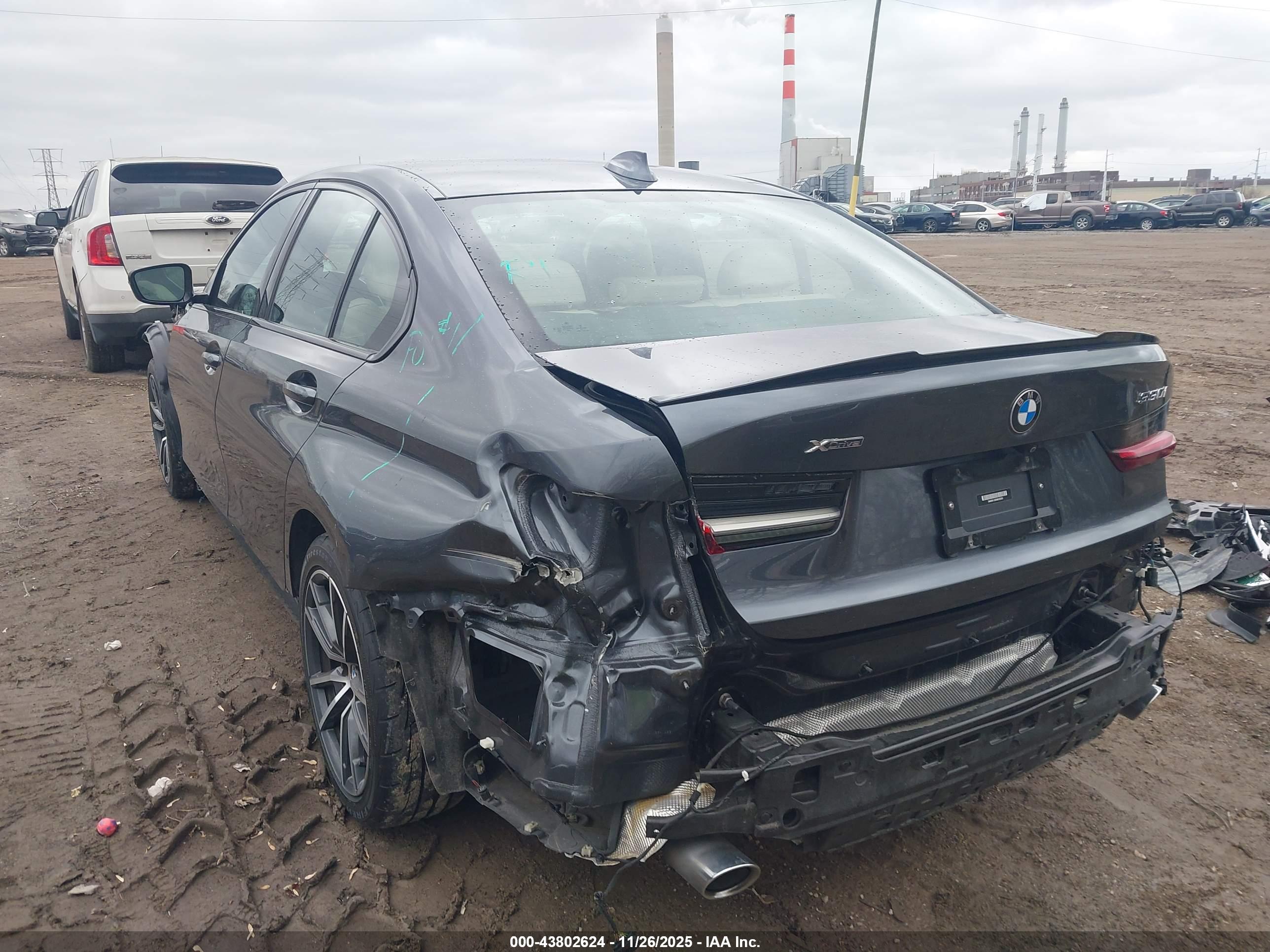 BMW 330I image 3