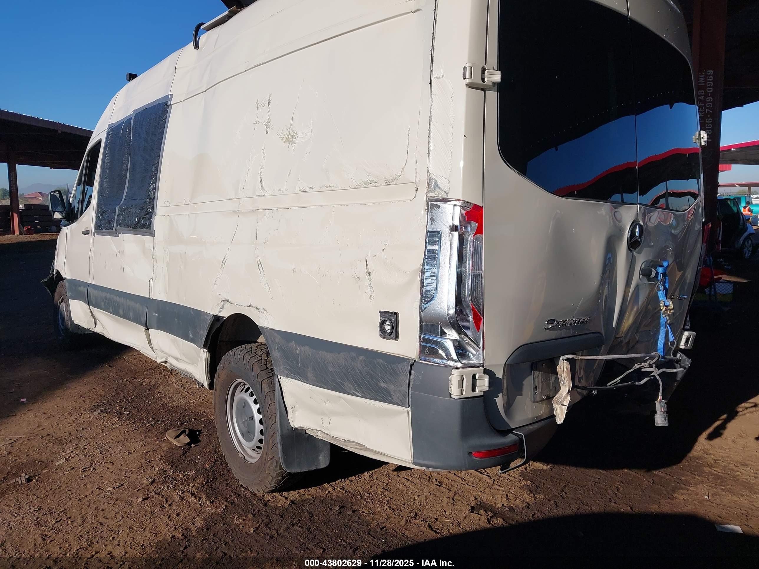 MERCEDES-BENZ SPRINTER image 3