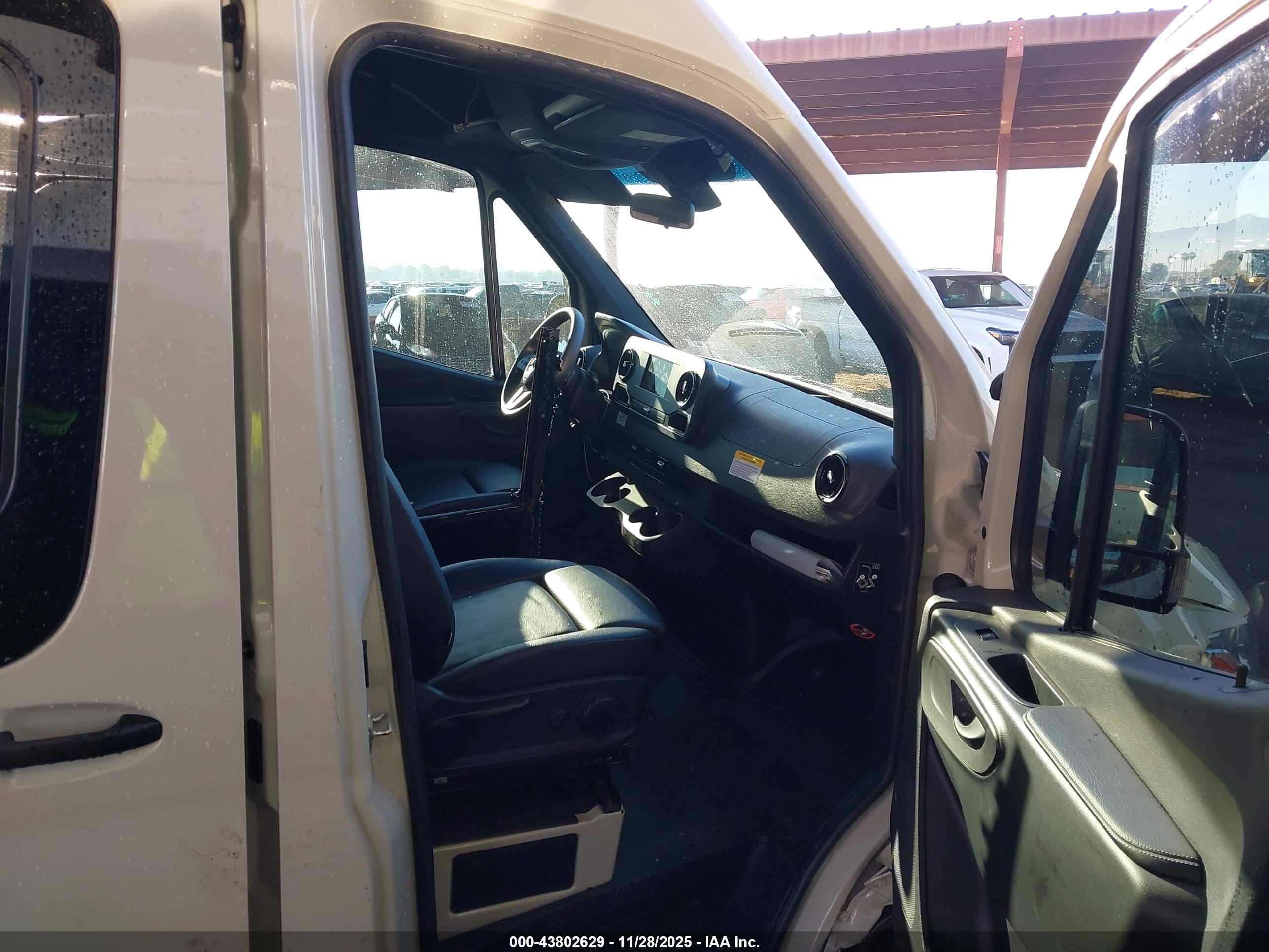 MERCEDES-BENZ SPRINTER image 5