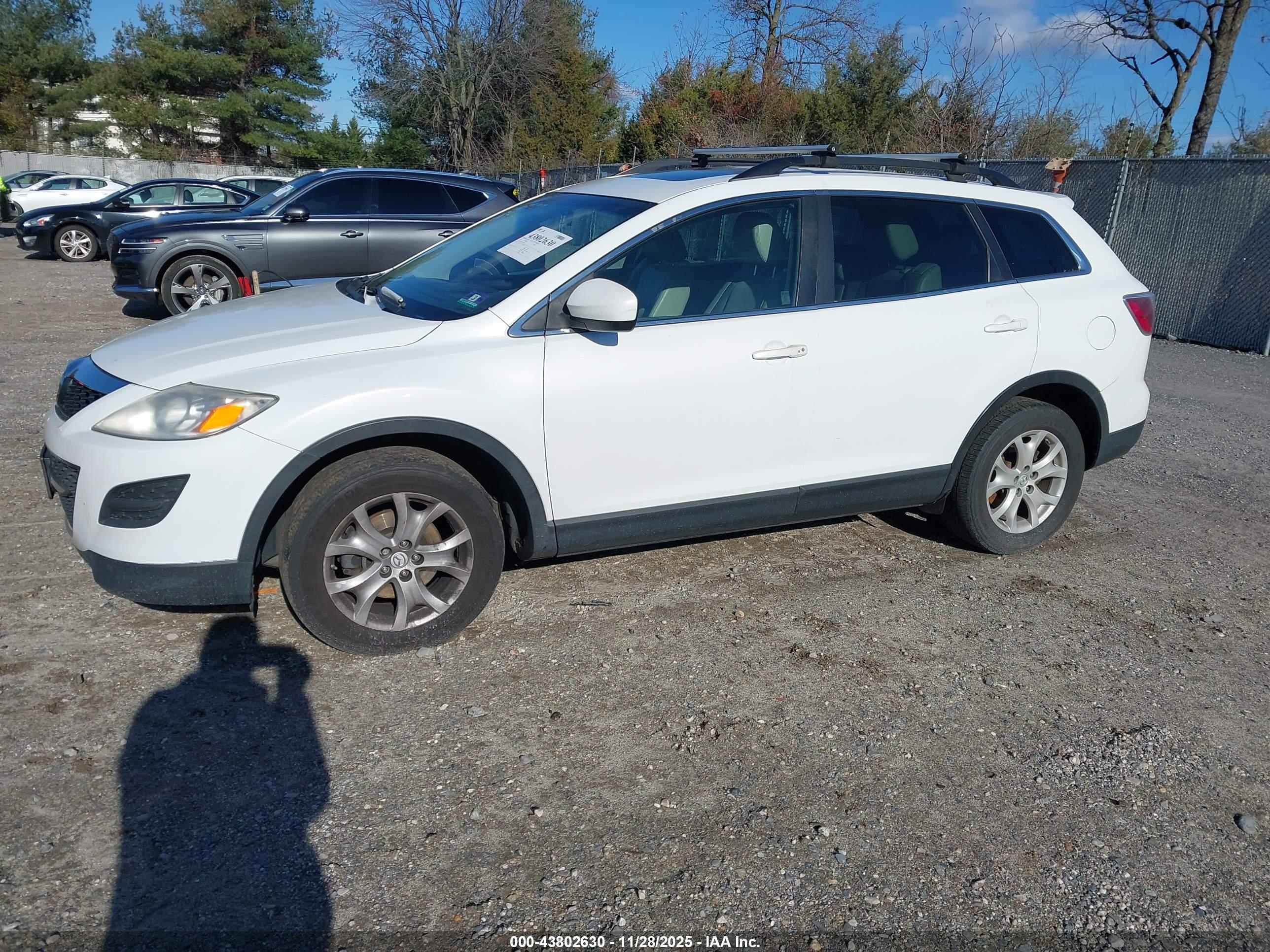 MAZDA CX-9 image 2