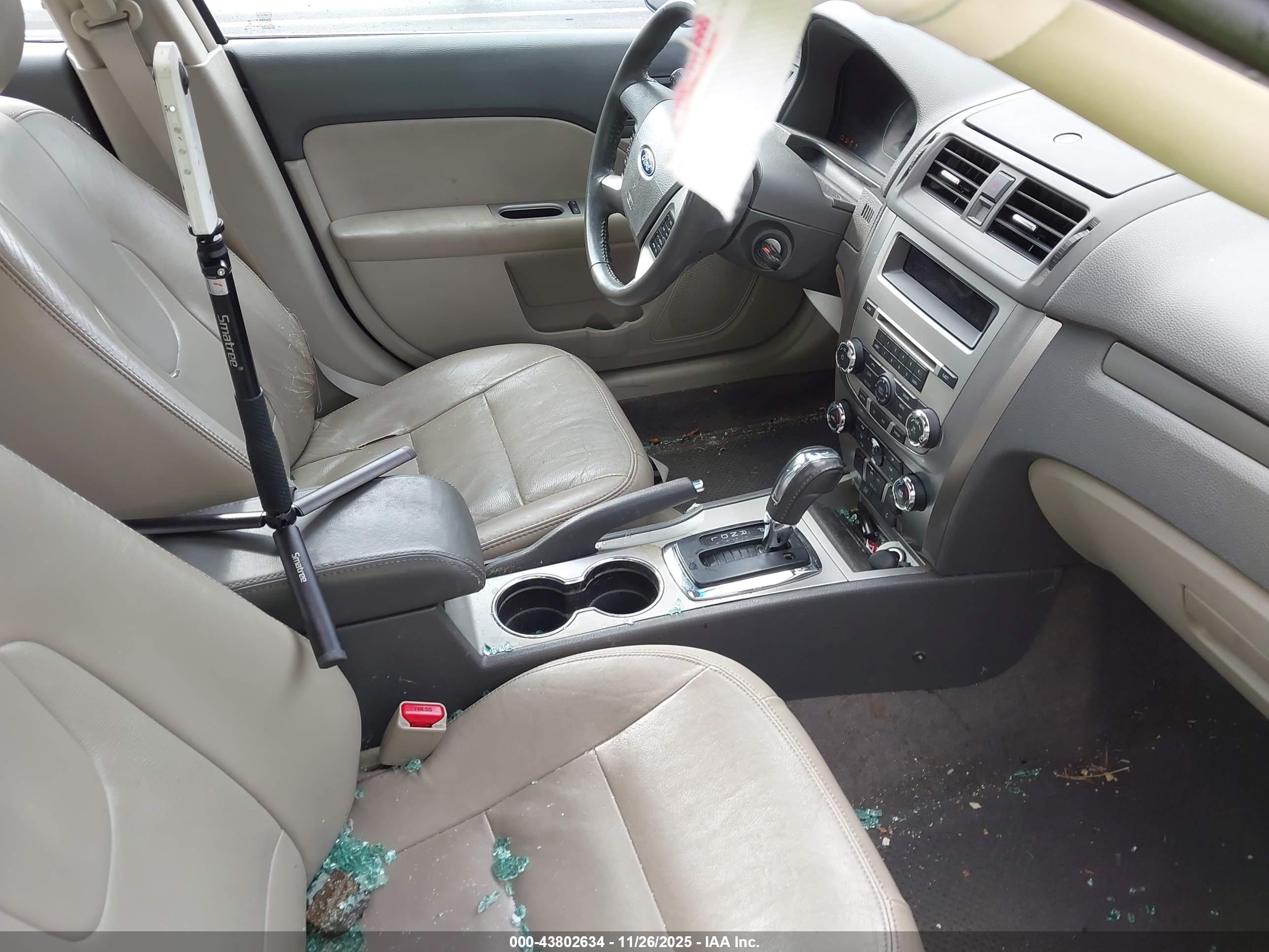FORD FUSION image 5