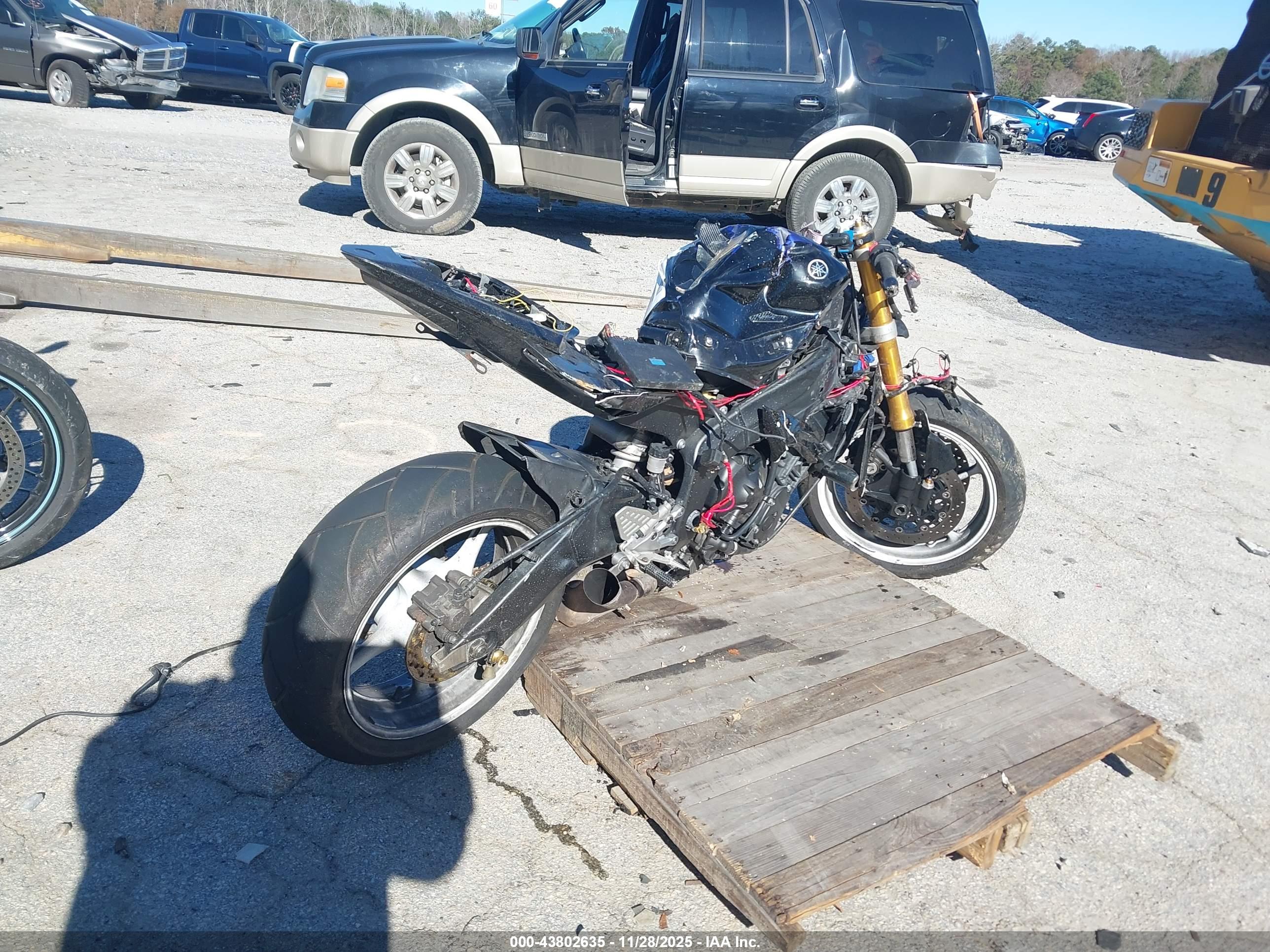 YAMAHA YZFR6 image 4