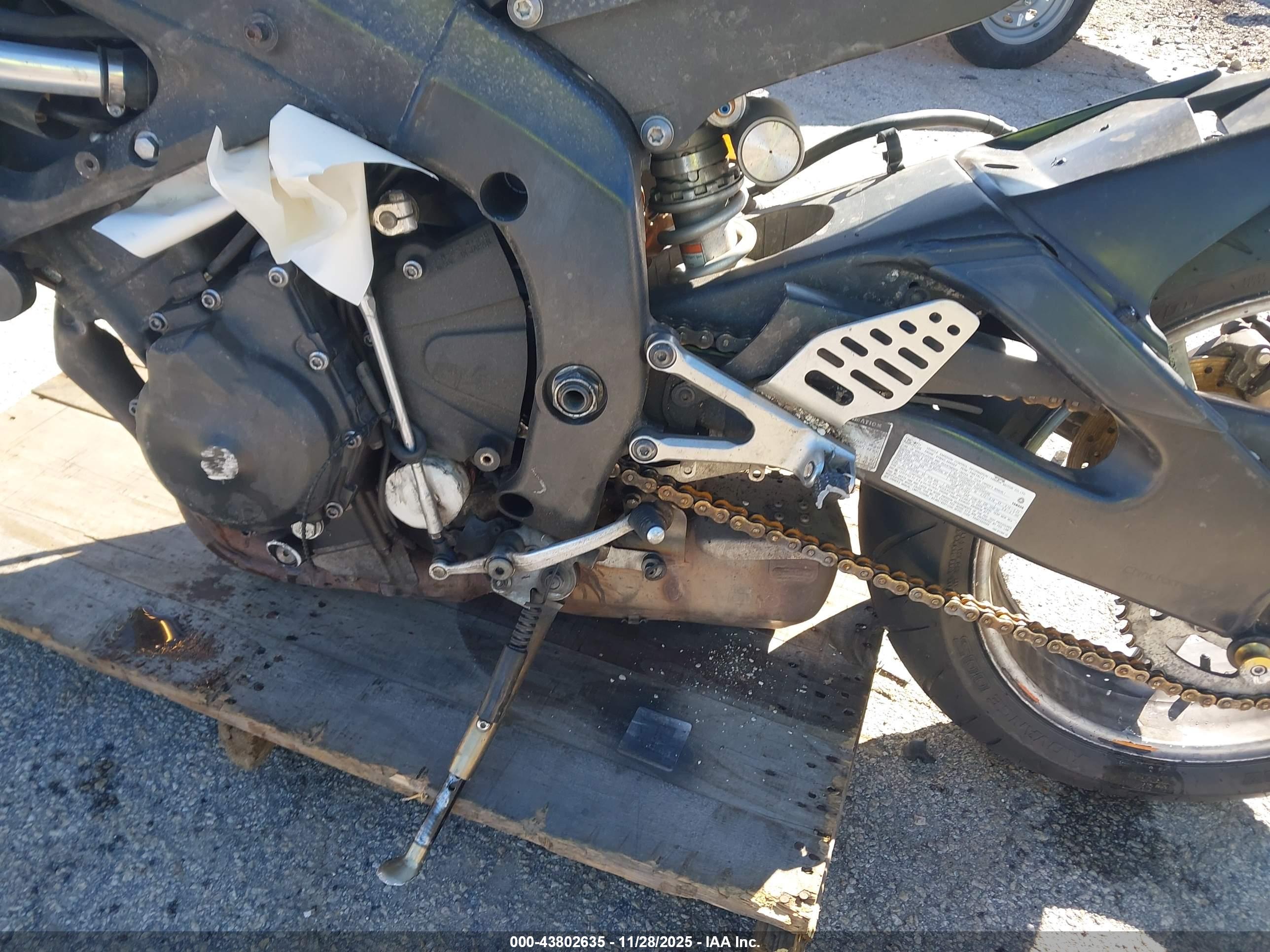 YAMAHA YZFR6 image 9
