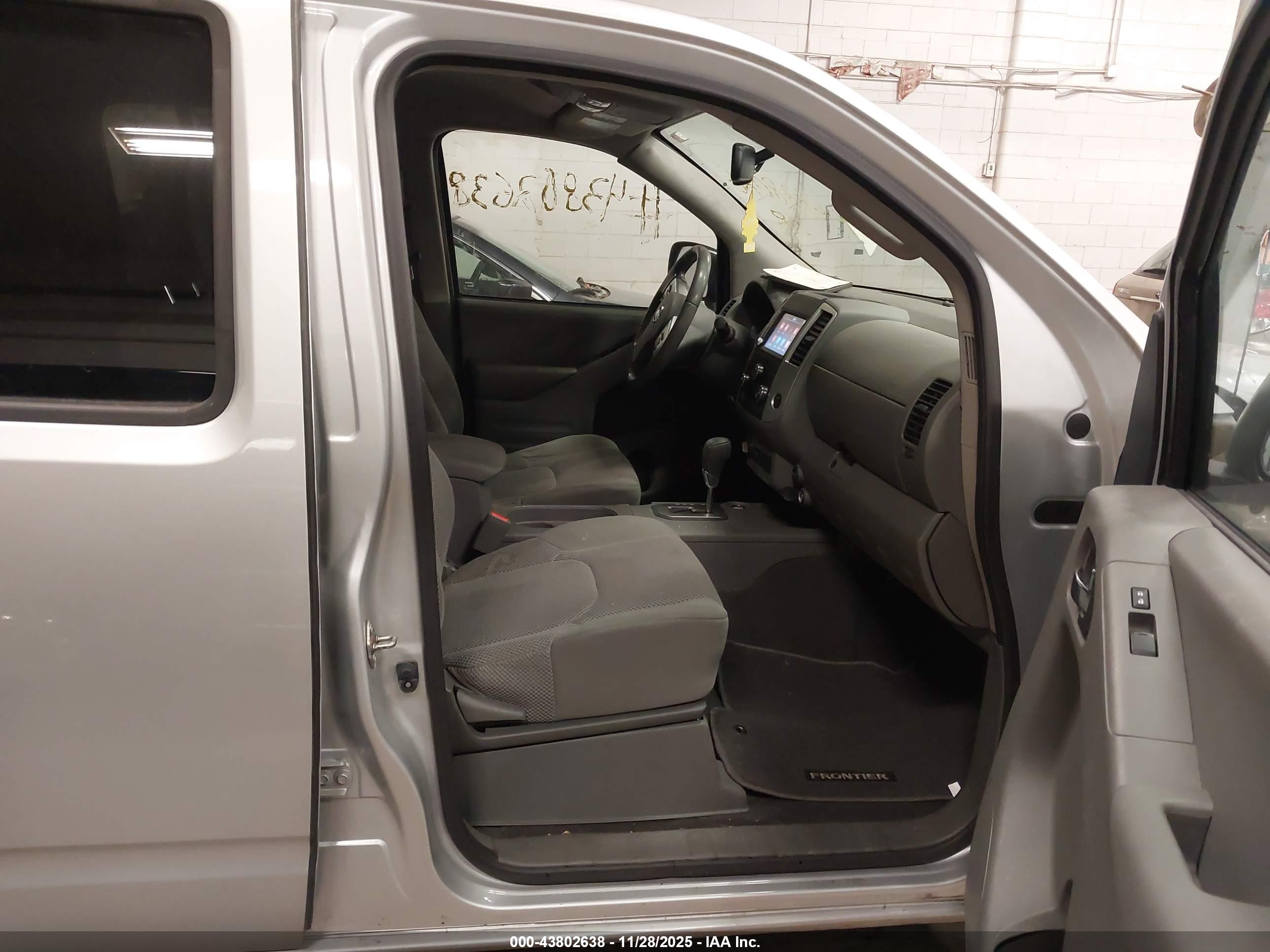 NISSAN FRONTIER image 5