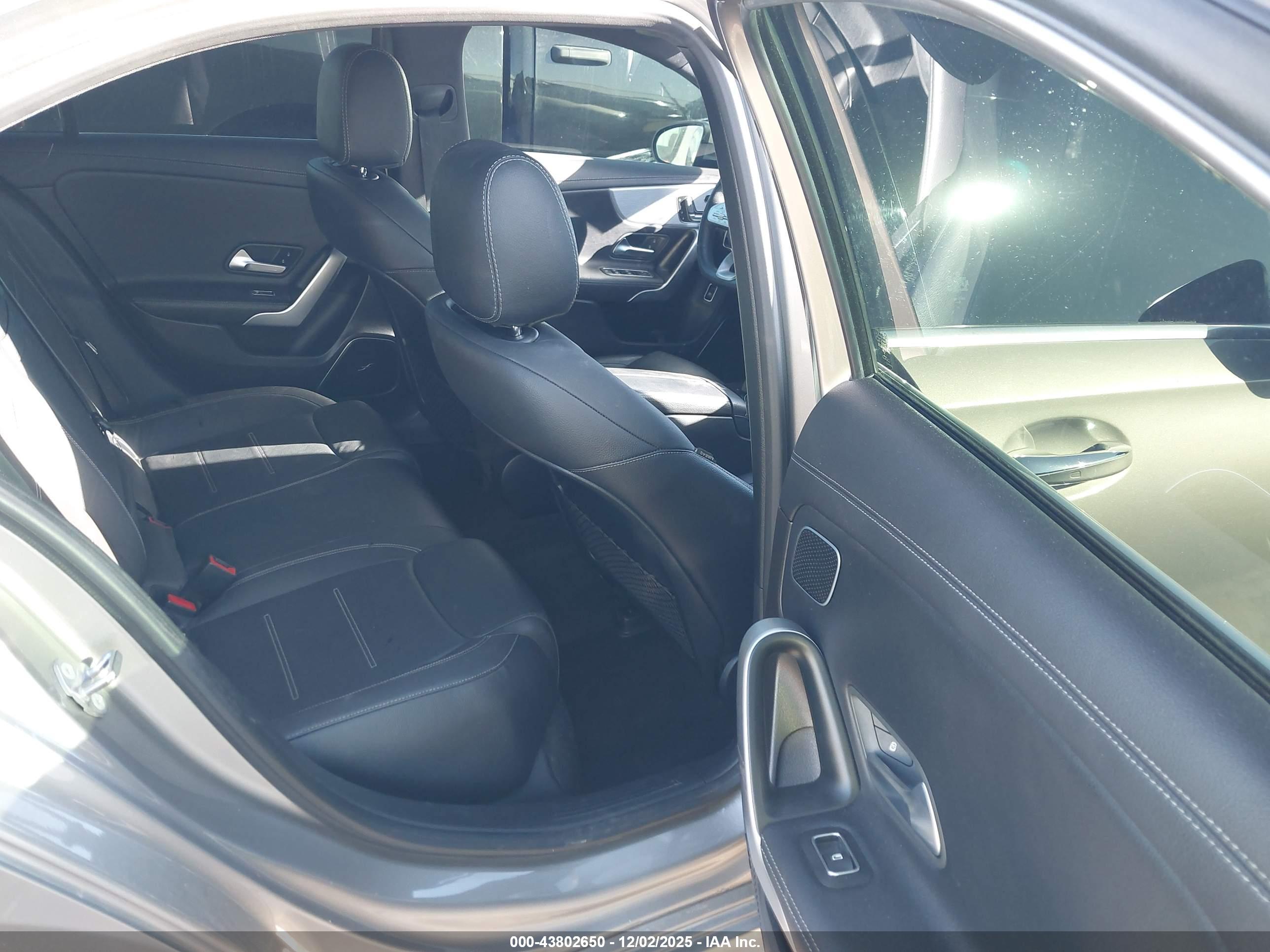 MERCEDES-BENZ A image 8