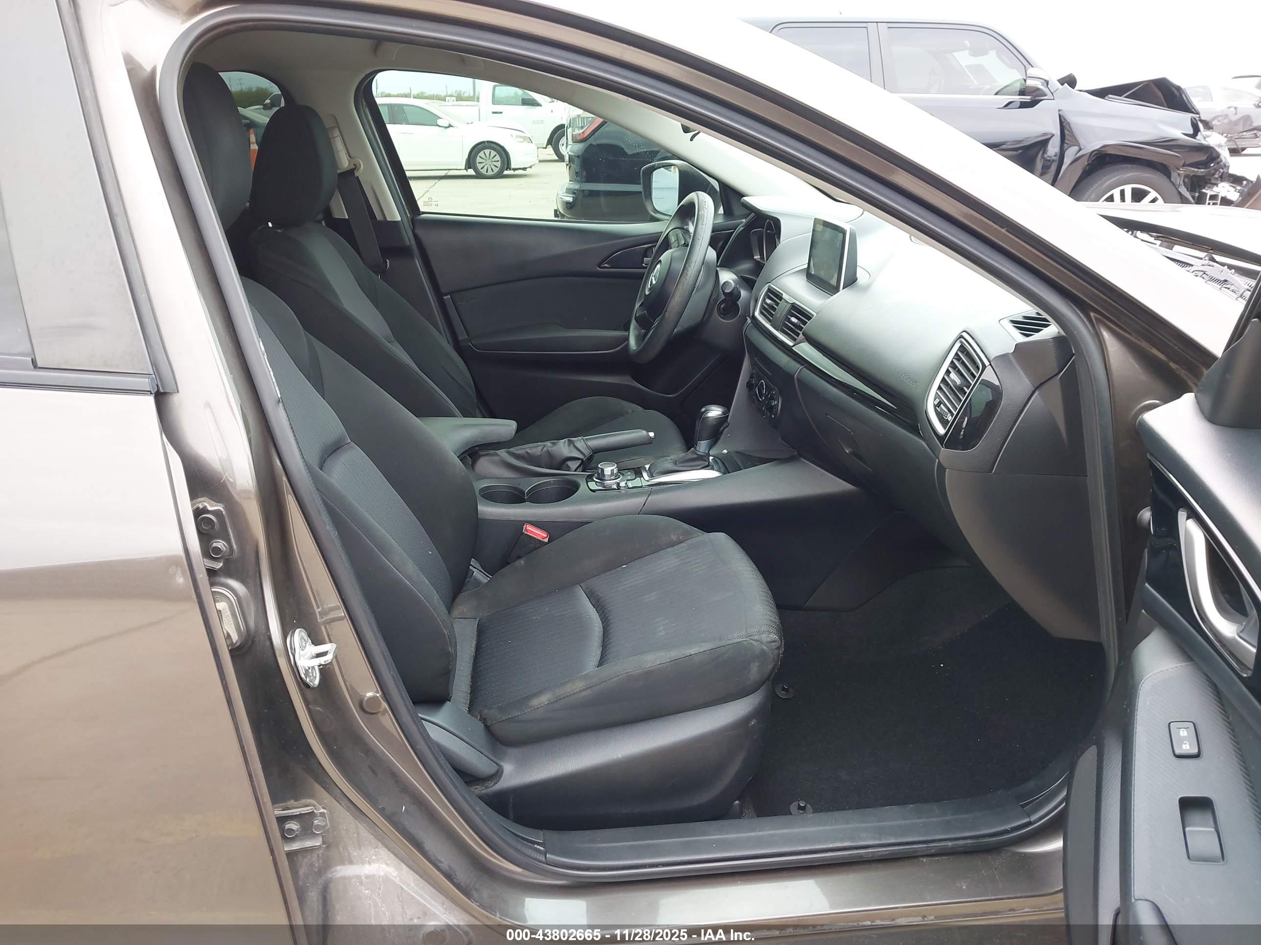 MAZDA MAZDA3 image 5
