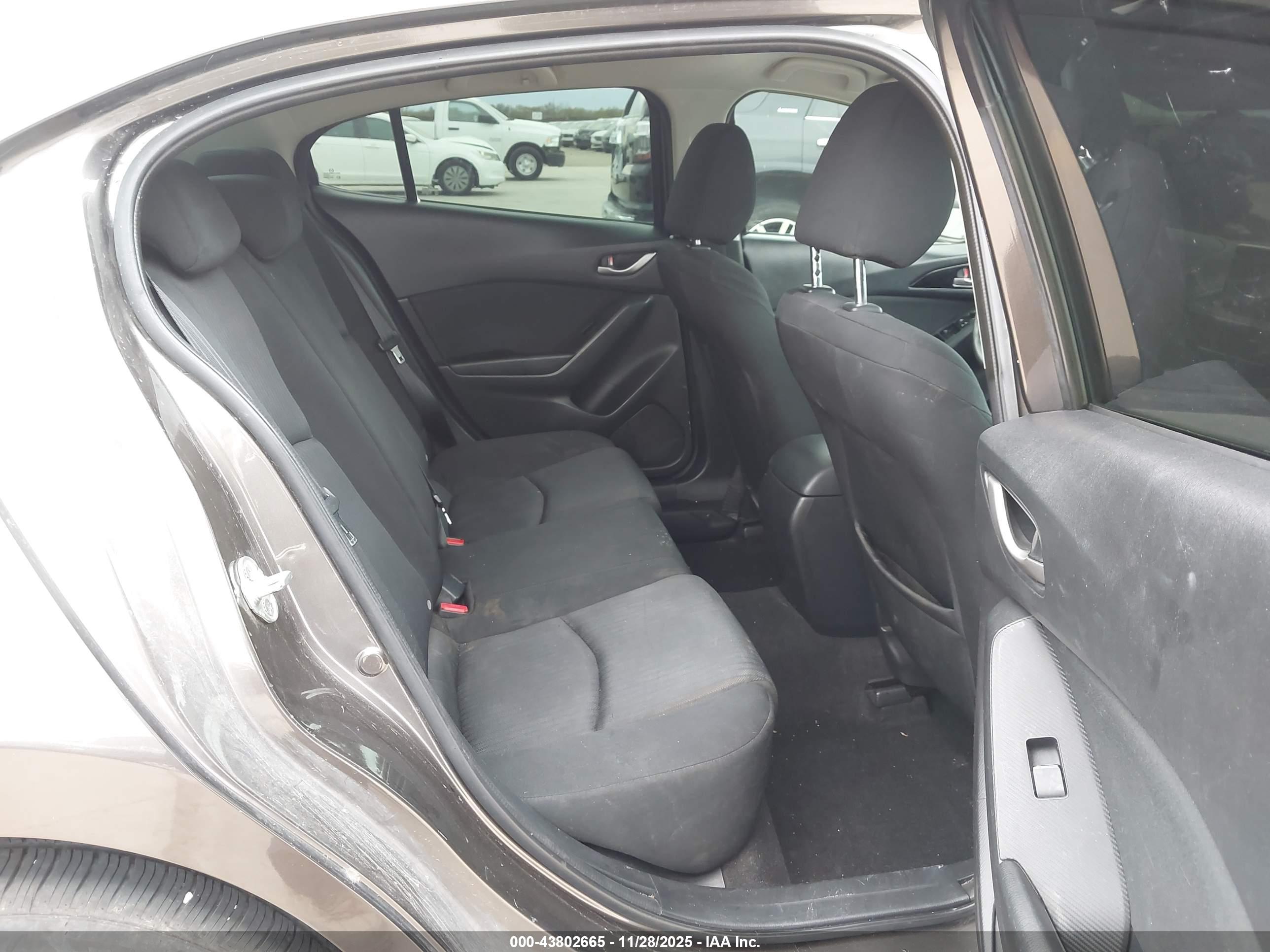 MAZDA MAZDA3 image 8