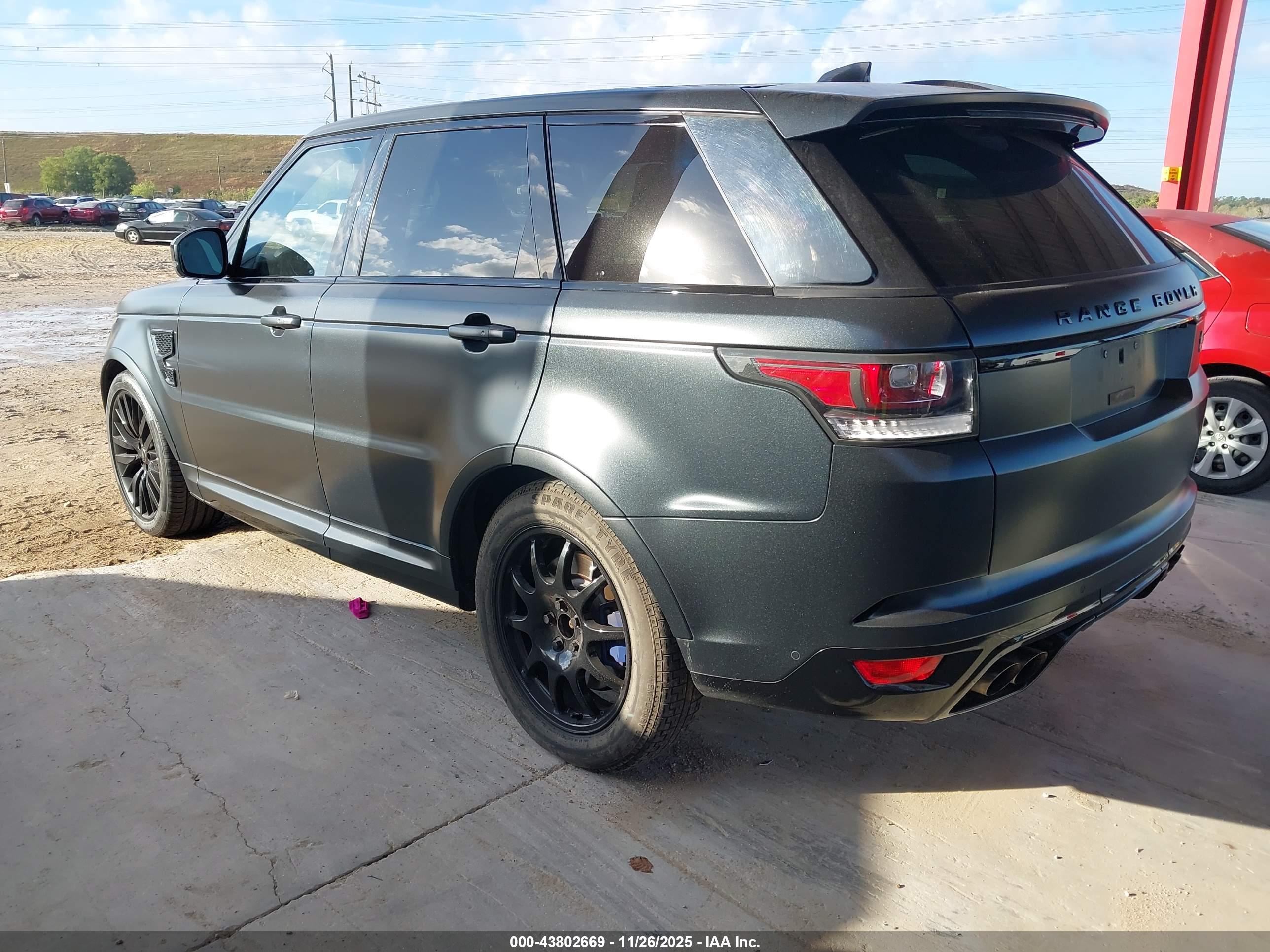 LAND ROVER image 3