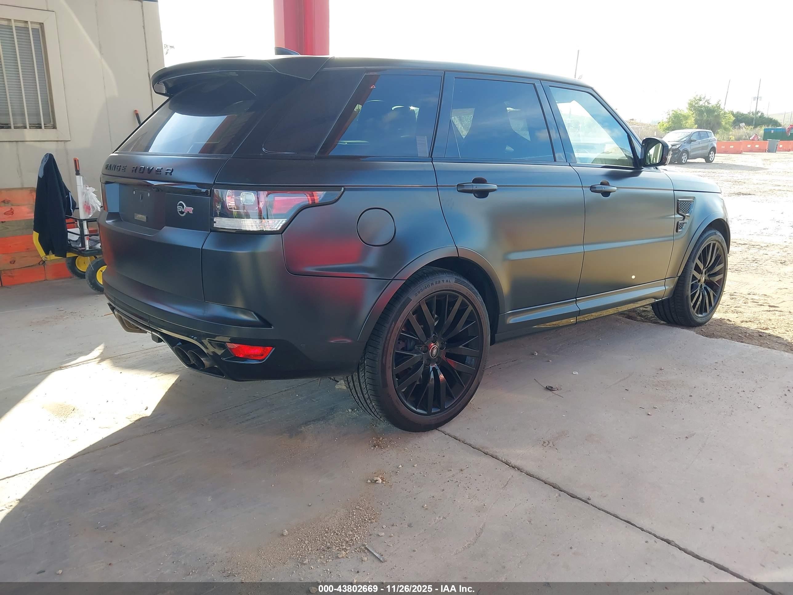 LAND ROVER image 4