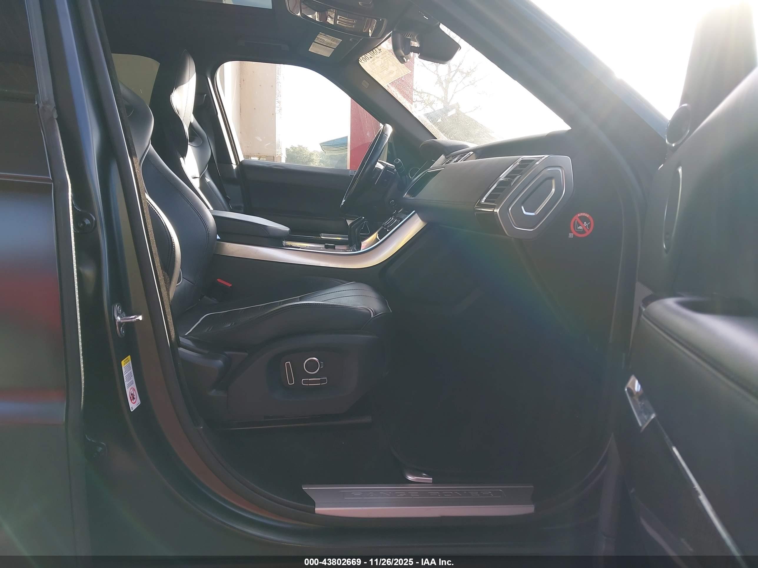 LAND ROVER image 5