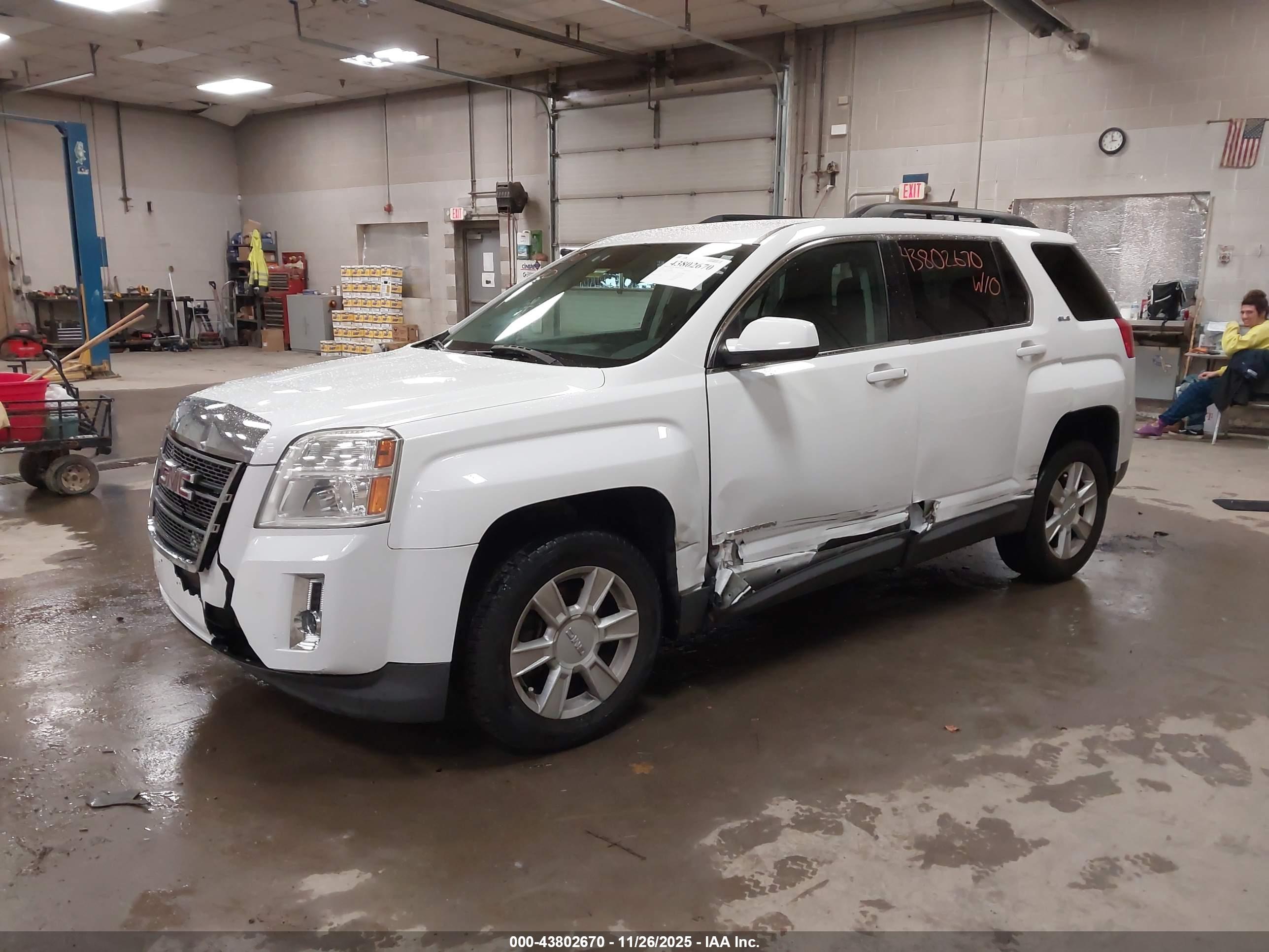 GMC TERRAIN image 2