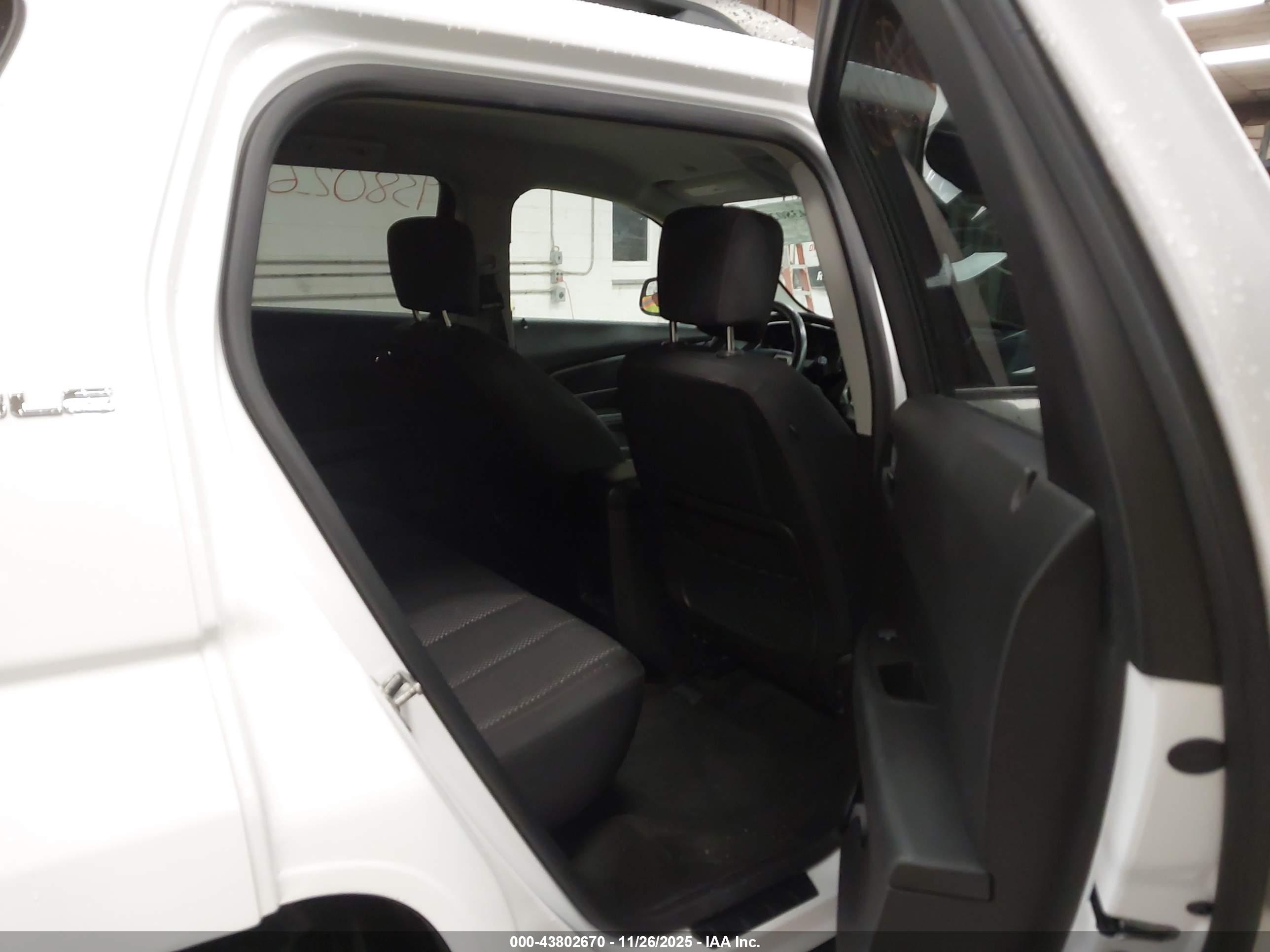 GMC TERRAIN image 8