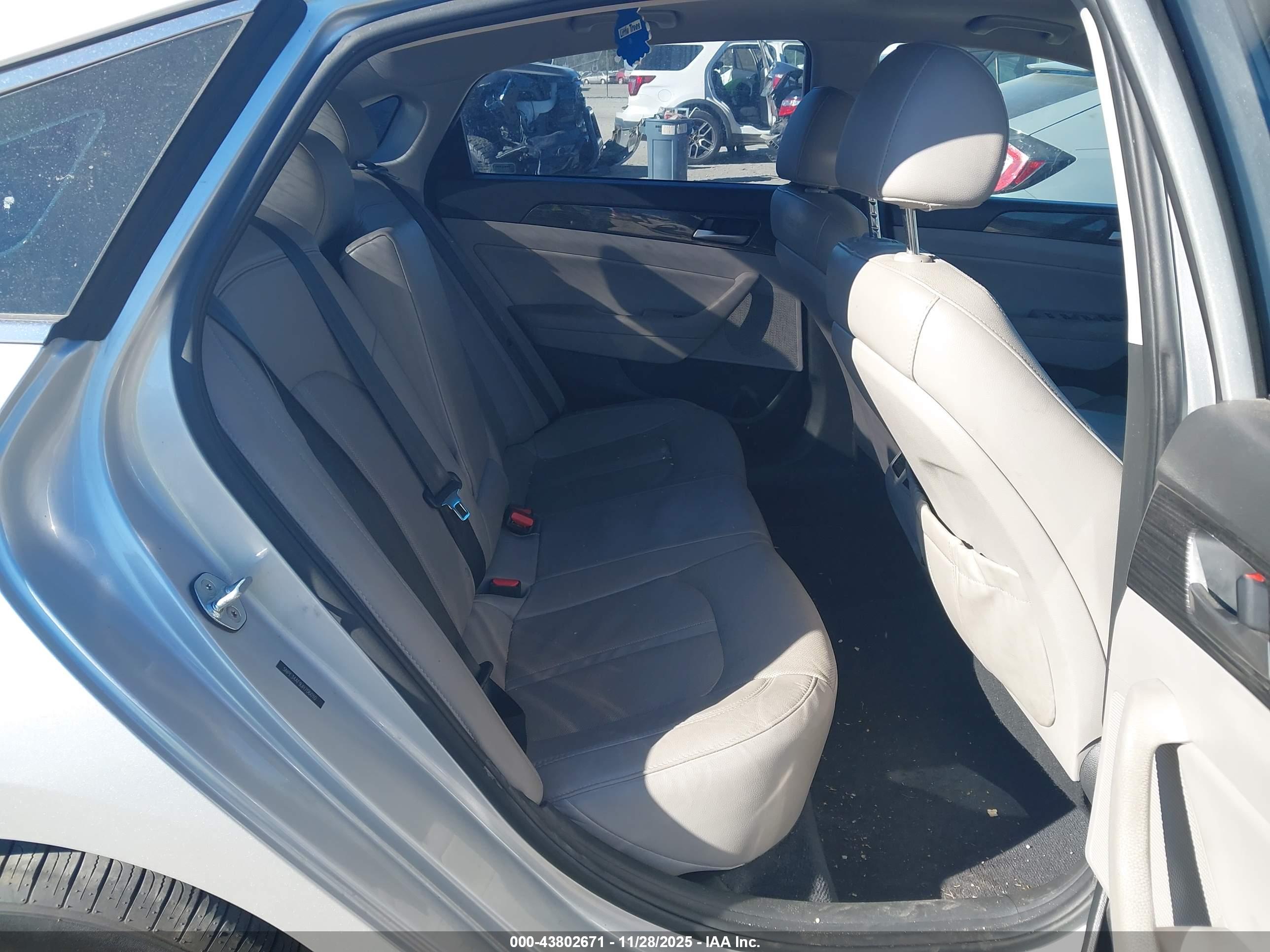 HYUNDAI SONATA image 8