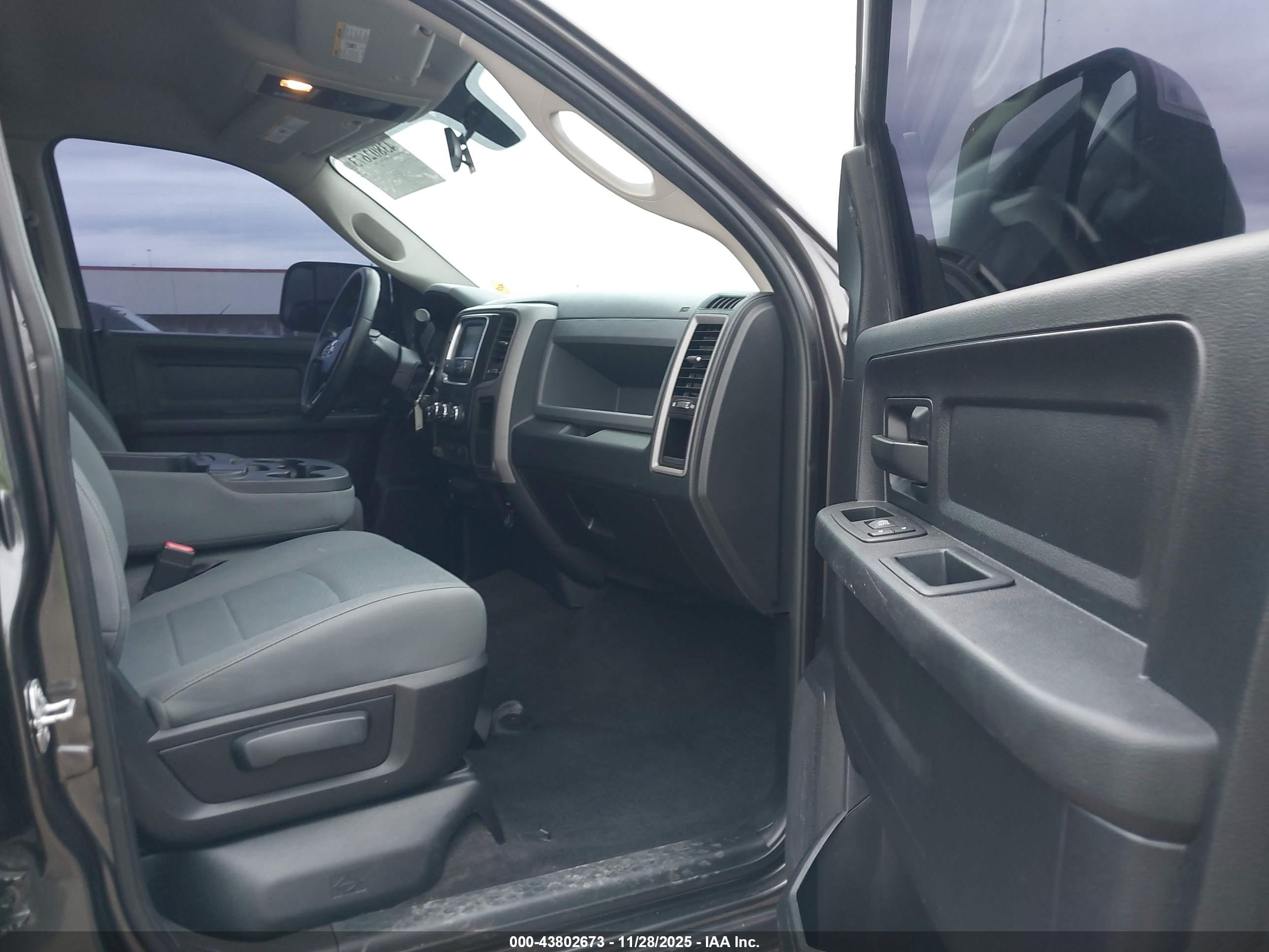 RAM 2500 image 5