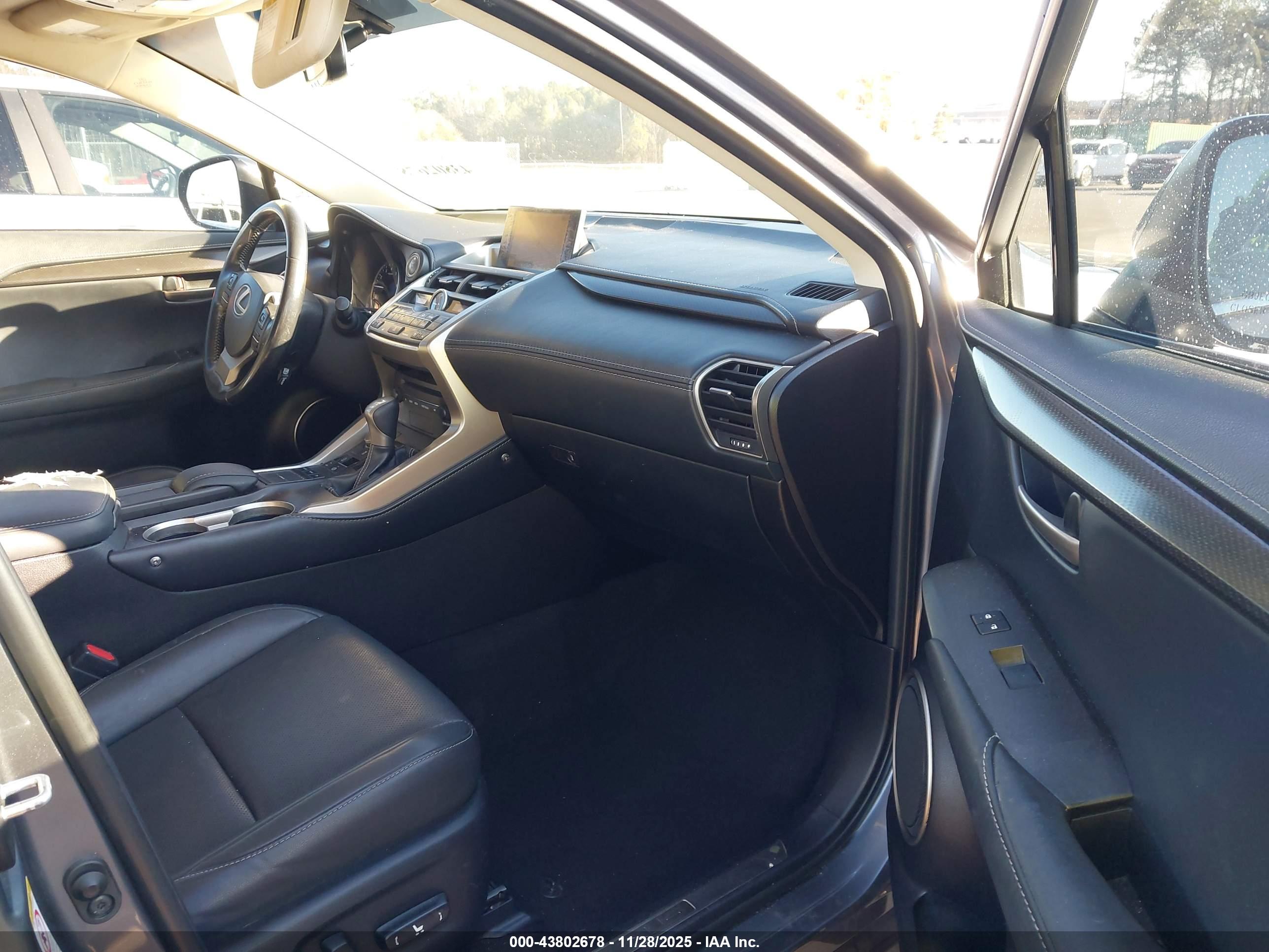 LEXUS NX image 5