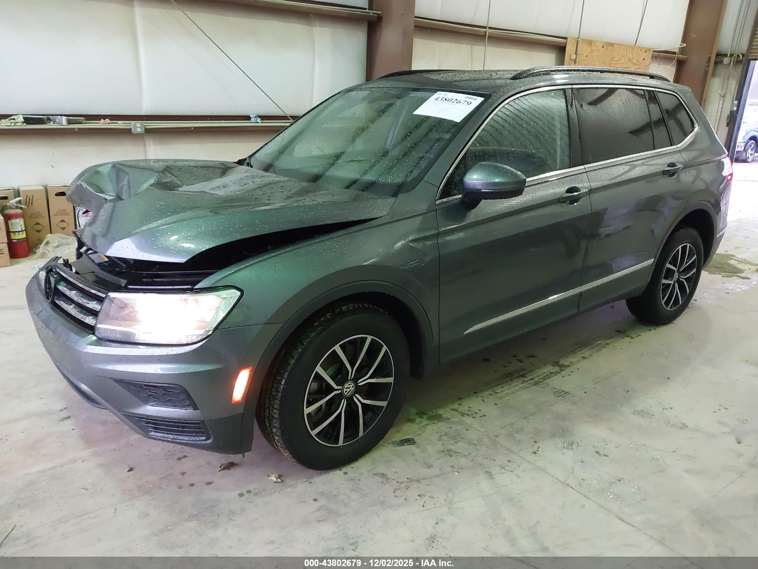 VOLKSWAGEN TIGUAN image 2