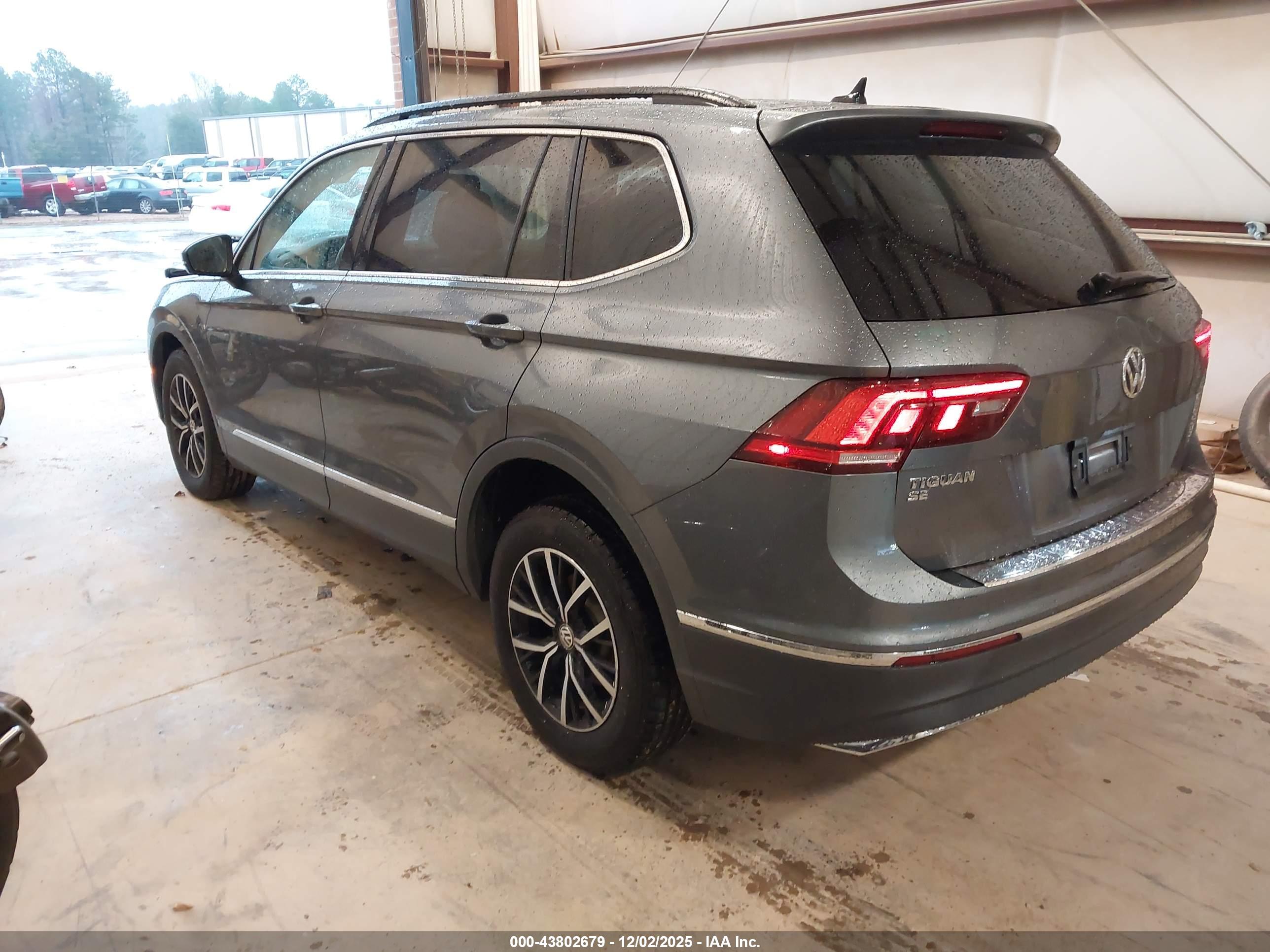 VOLKSWAGEN TIGUAN image 3