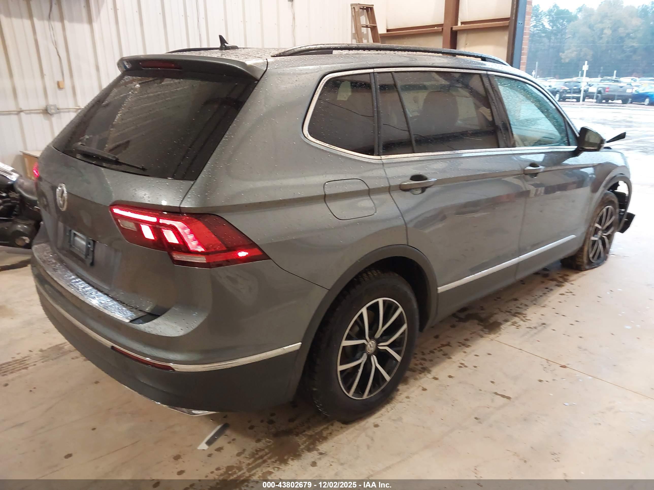 VOLKSWAGEN TIGUAN image 4