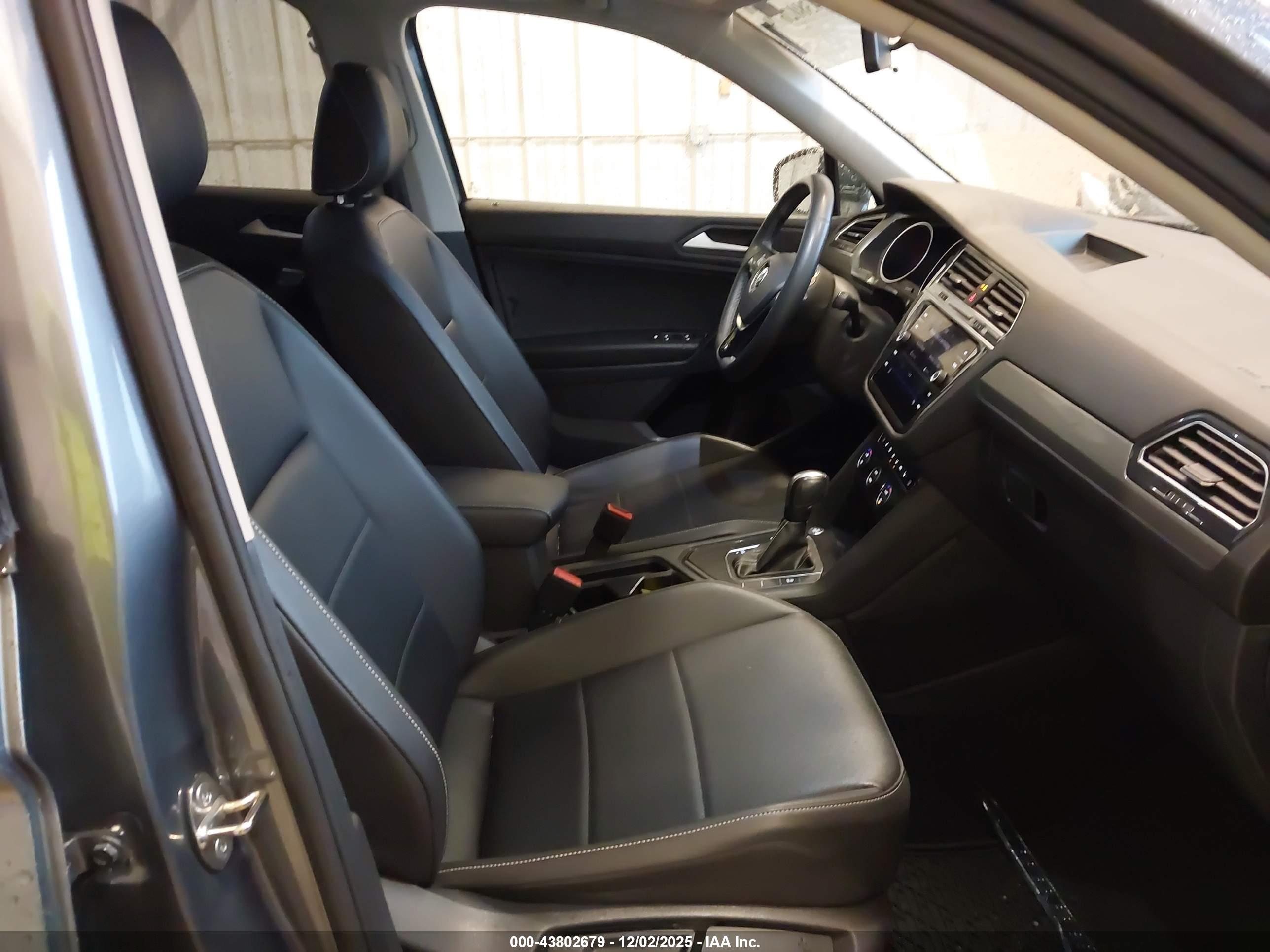 VOLKSWAGEN TIGUAN image 5
