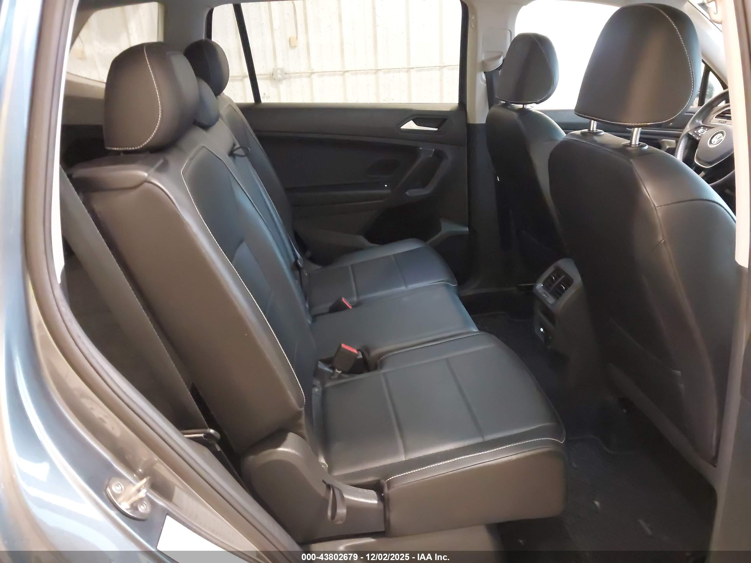 VOLKSWAGEN TIGUAN image 8