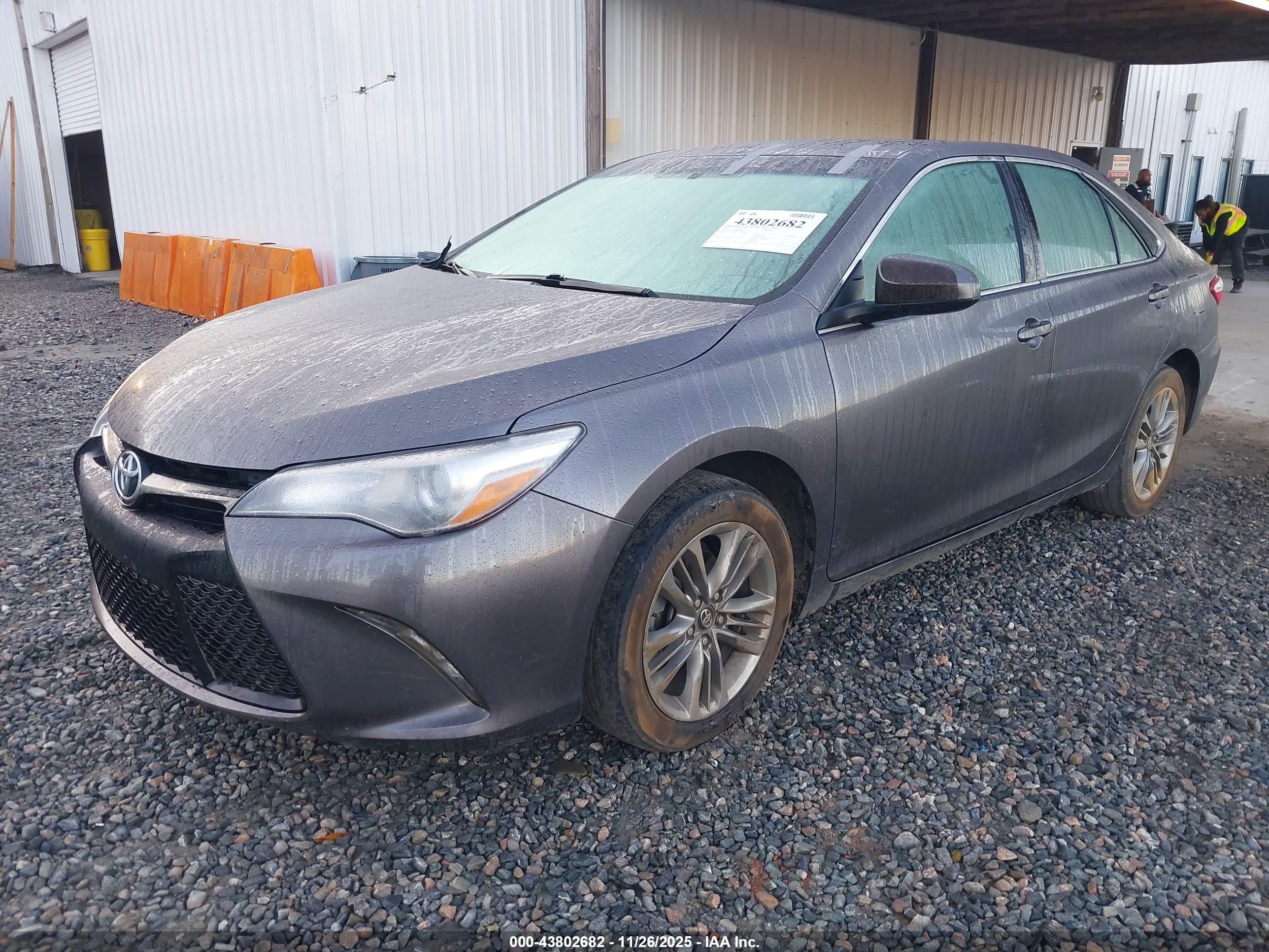 TOYOTA CAMRY image 2
