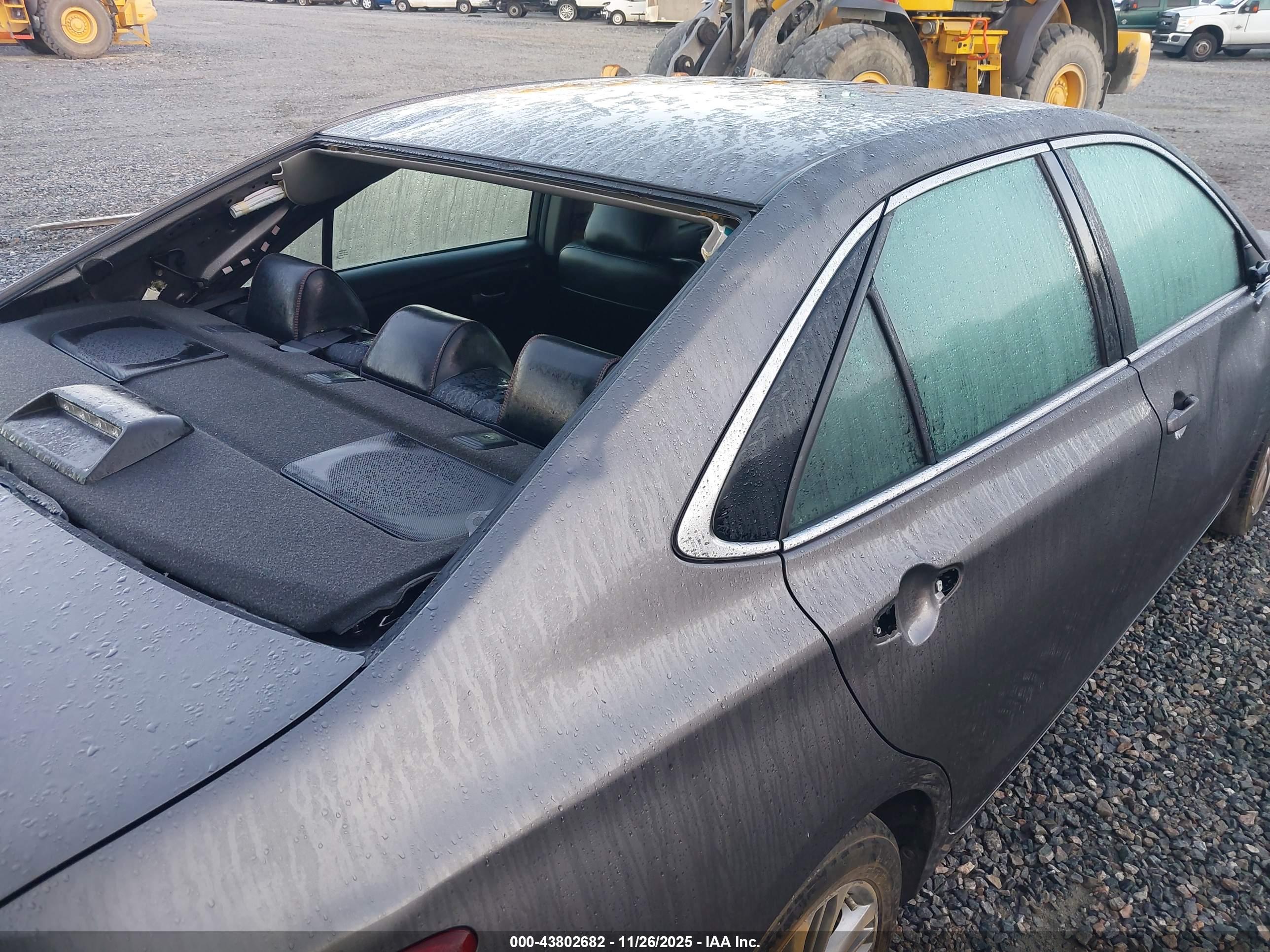TOYOTA CAMRY image 6