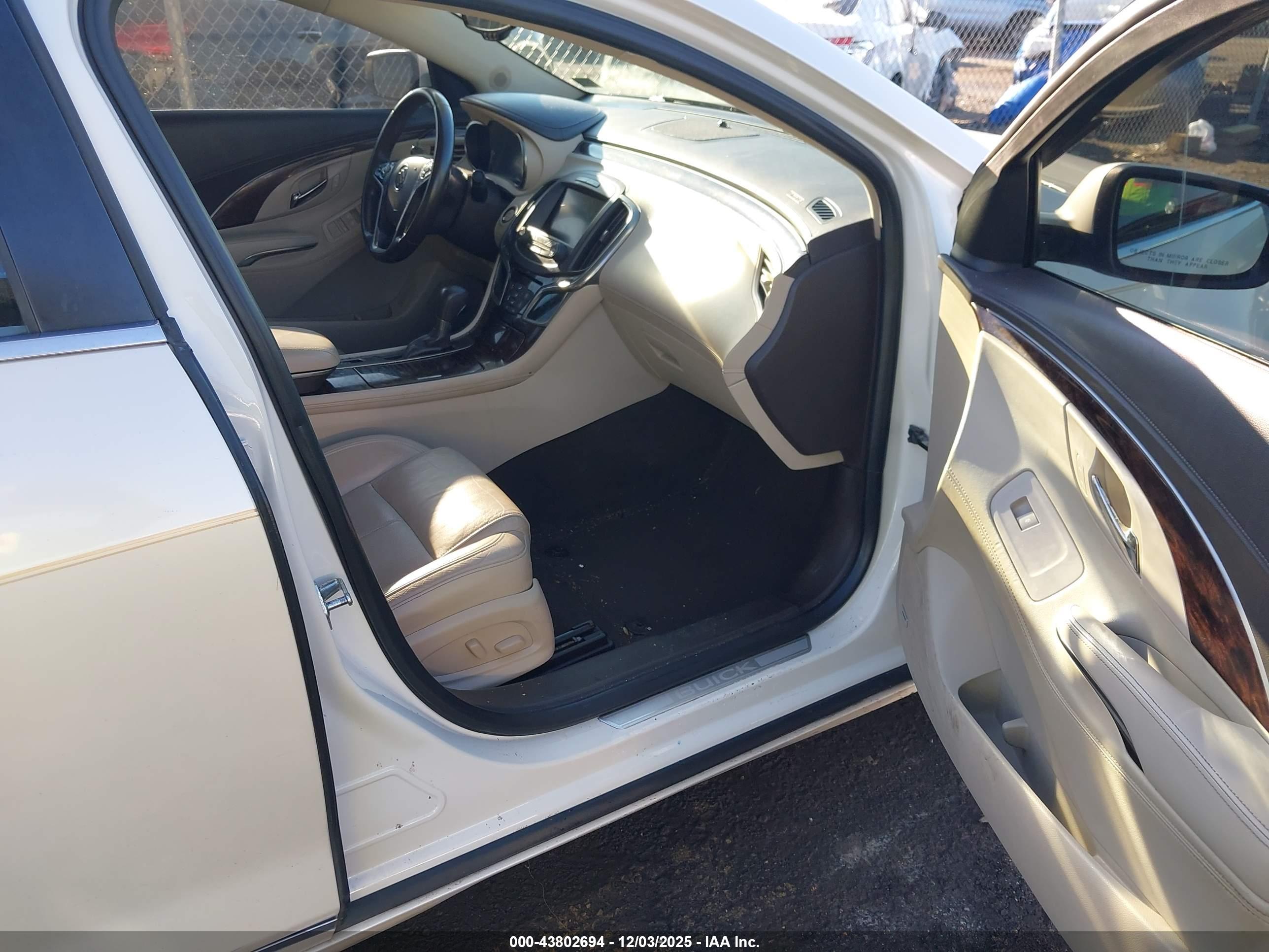 BUICK LACROSSE image 5