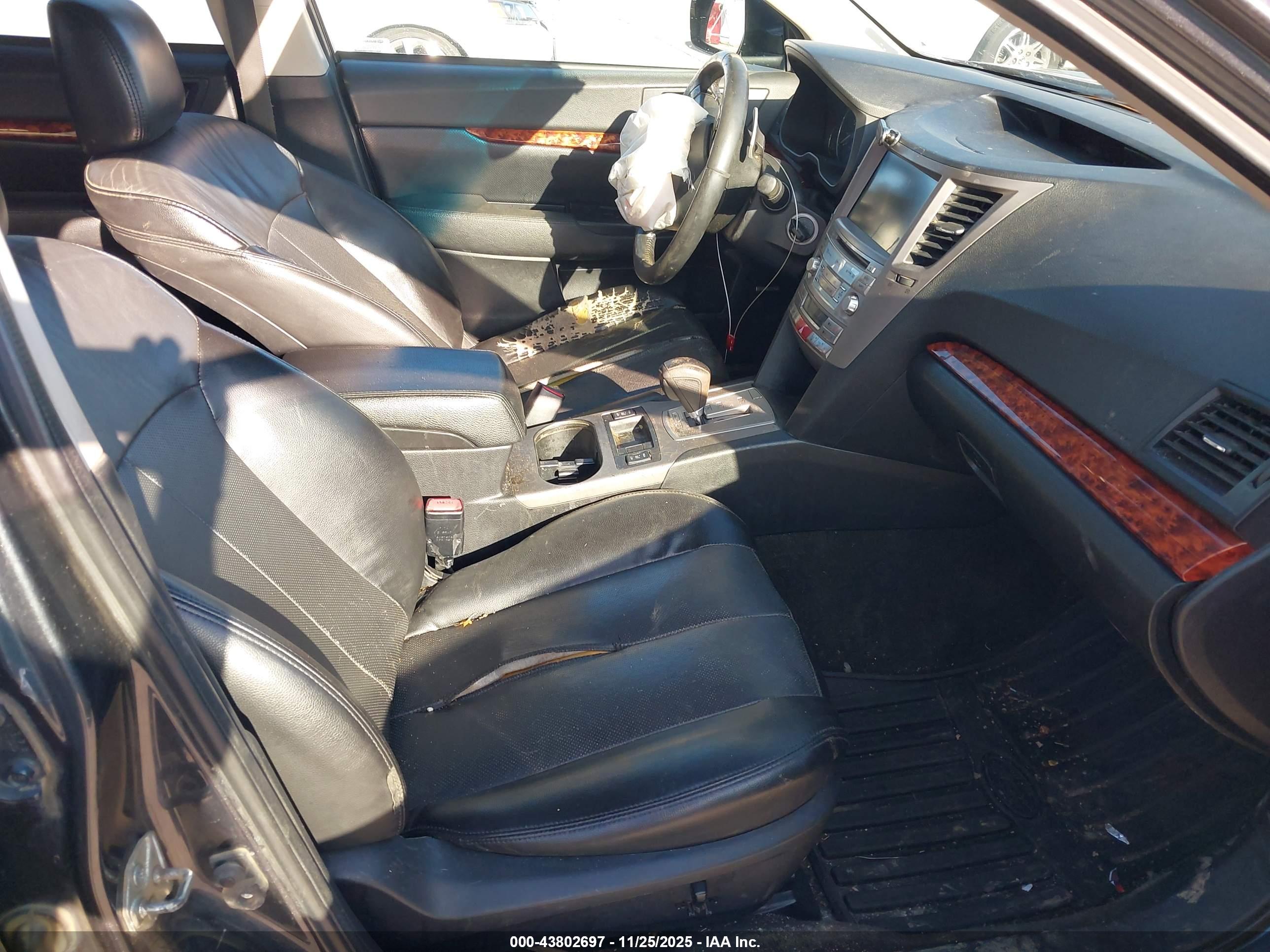 SUBARU OUTBACK image 5