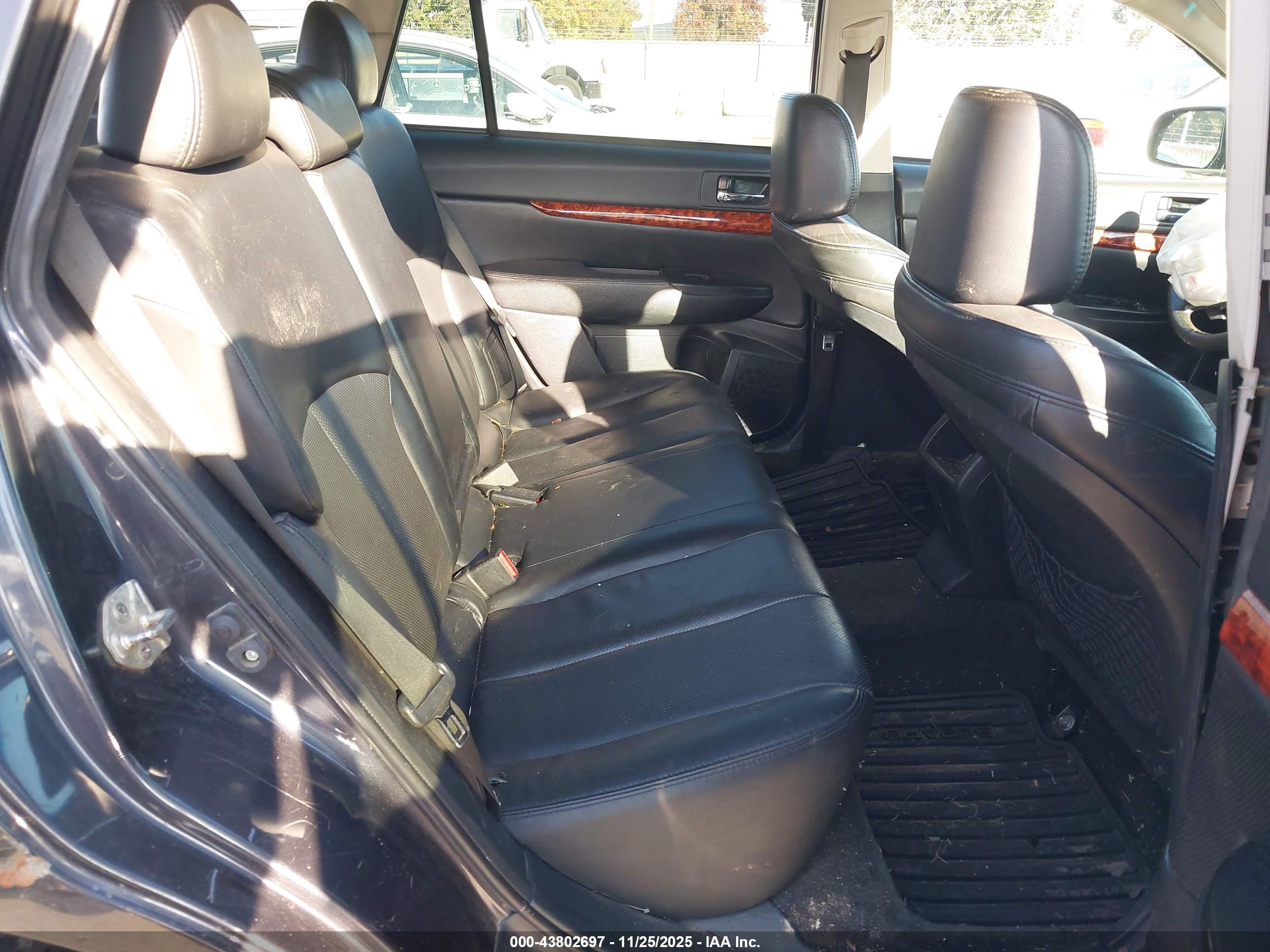 SUBARU OUTBACK image 8