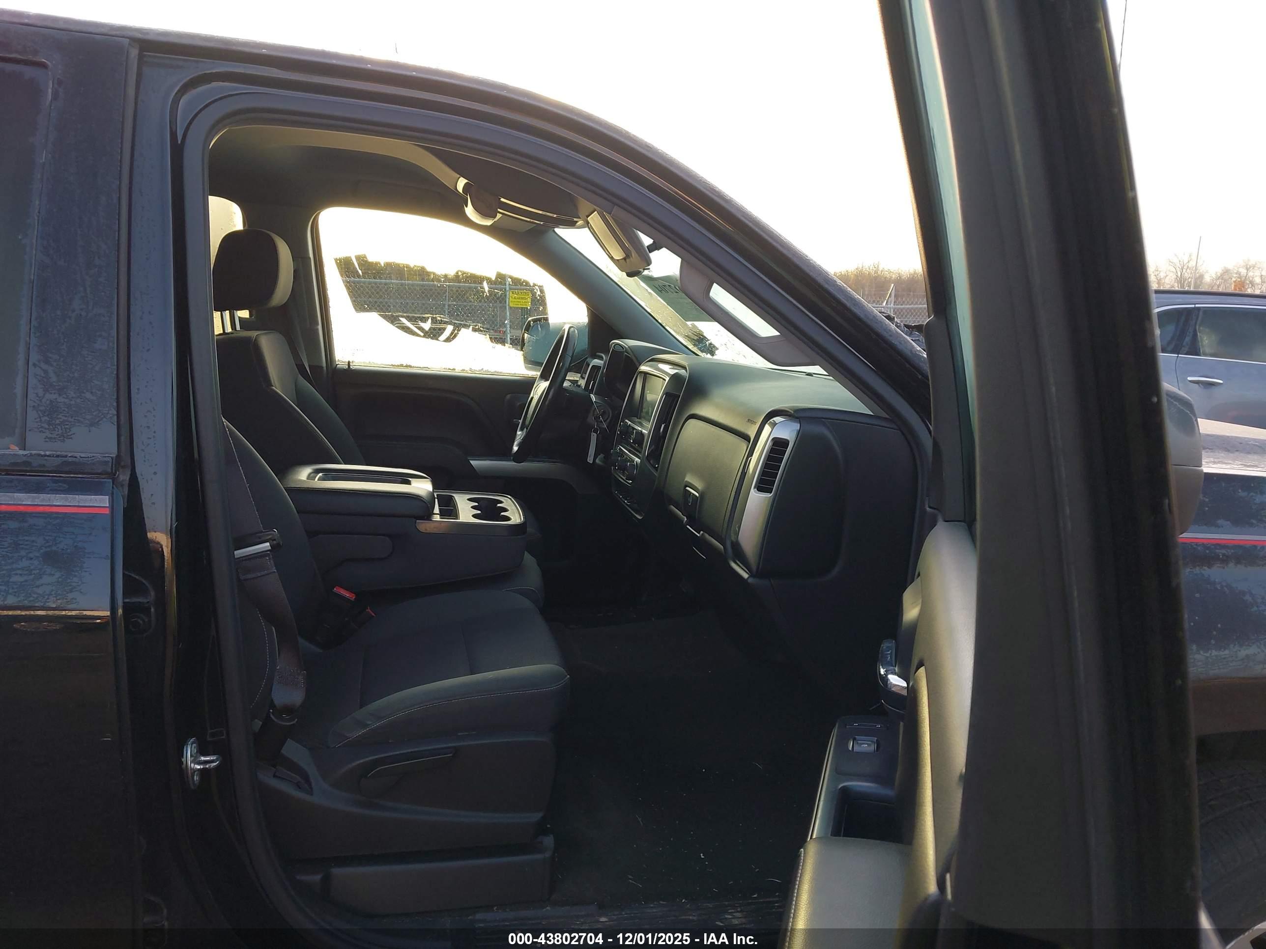 CHEVROLET SILVERADO image 5