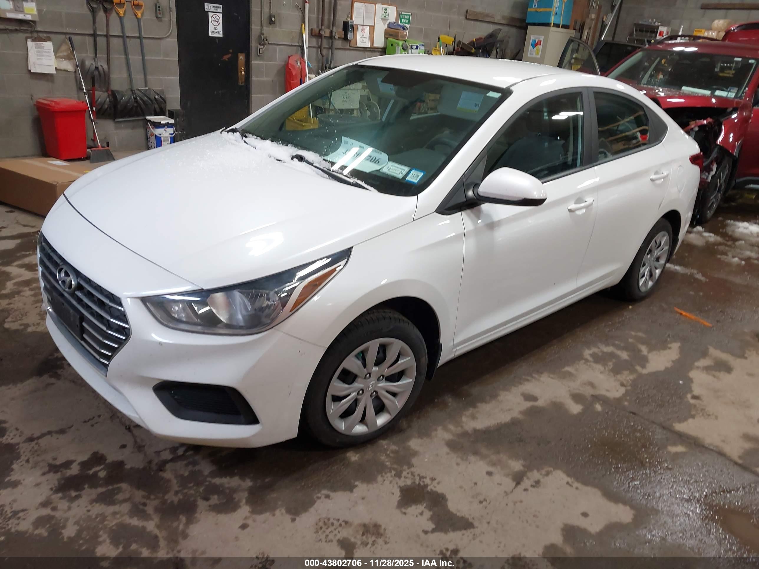 HYUNDAI ACCENT image 2