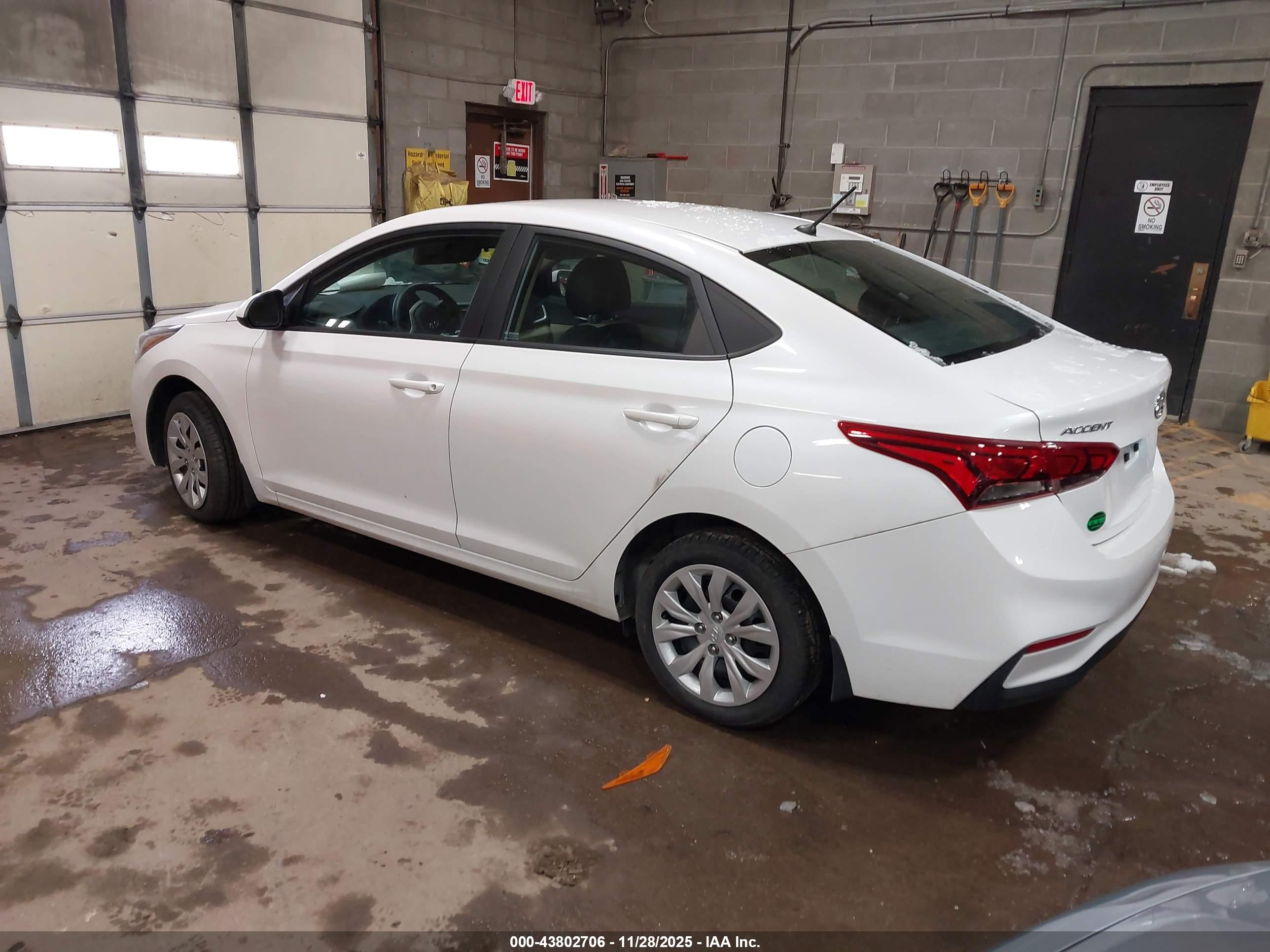 HYUNDAI ACCENT image 3