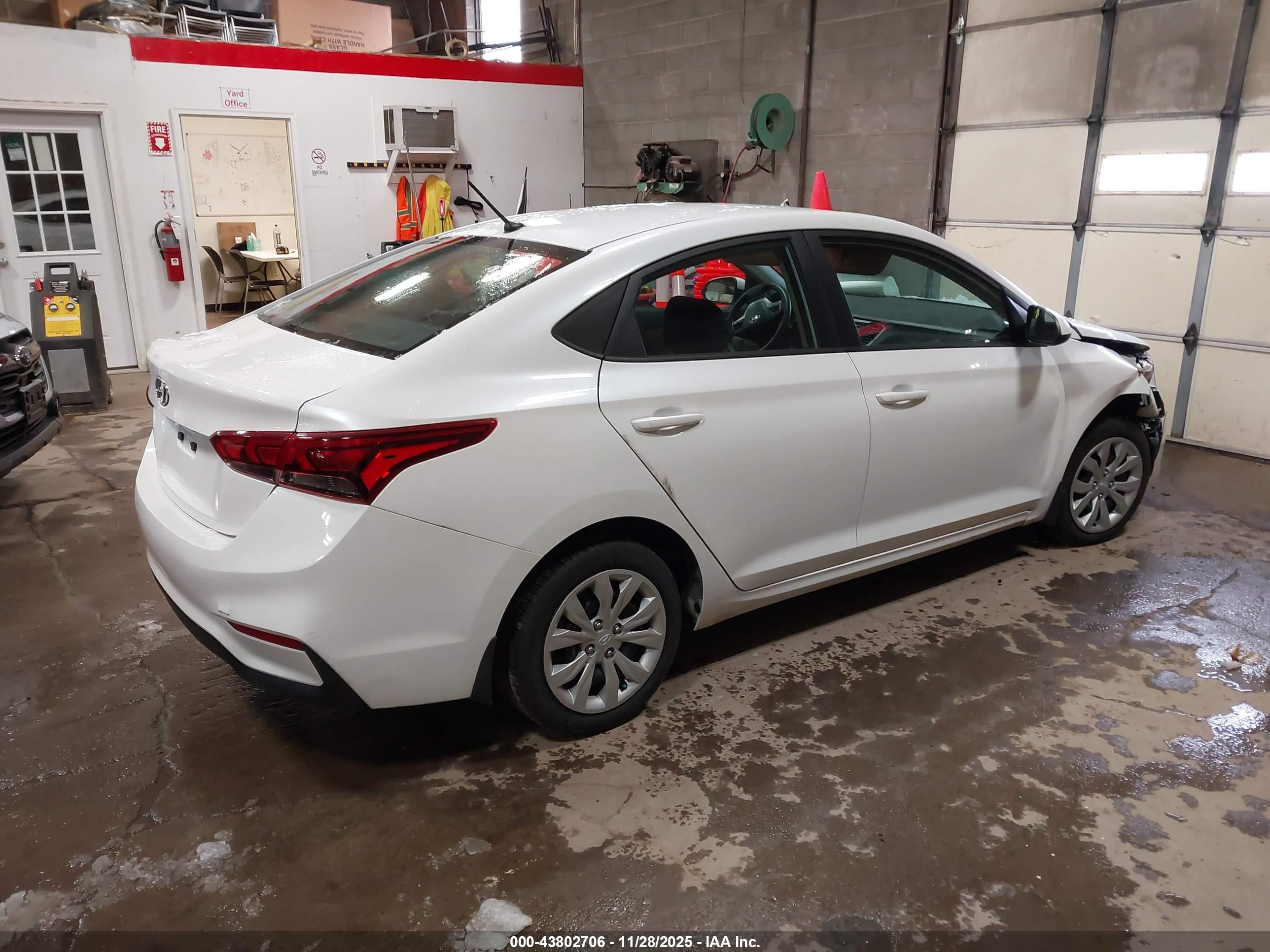 HYUNDAI ACCENT image 4