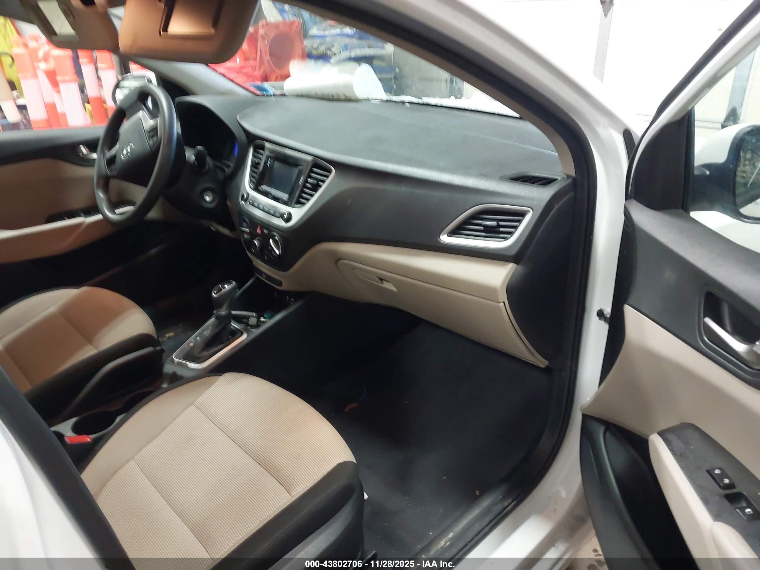HYUNDAI ACCENT image 5