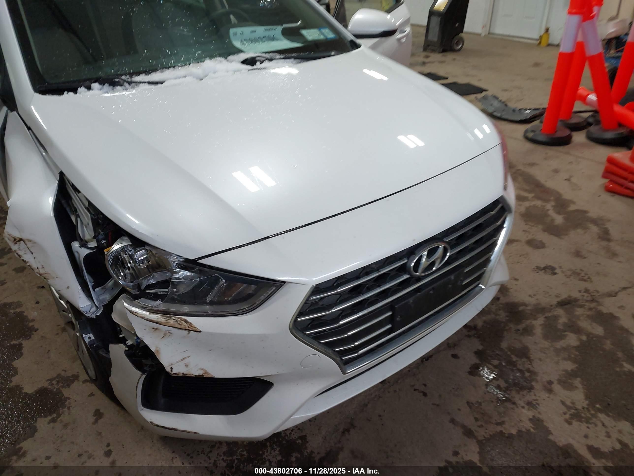 HYUNDAI ACCENT image 6