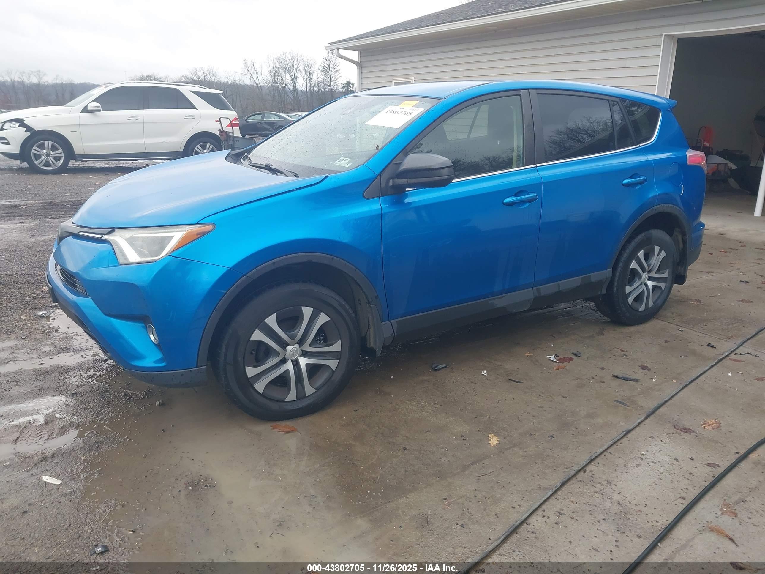 TOYOTA RAV4 image 2