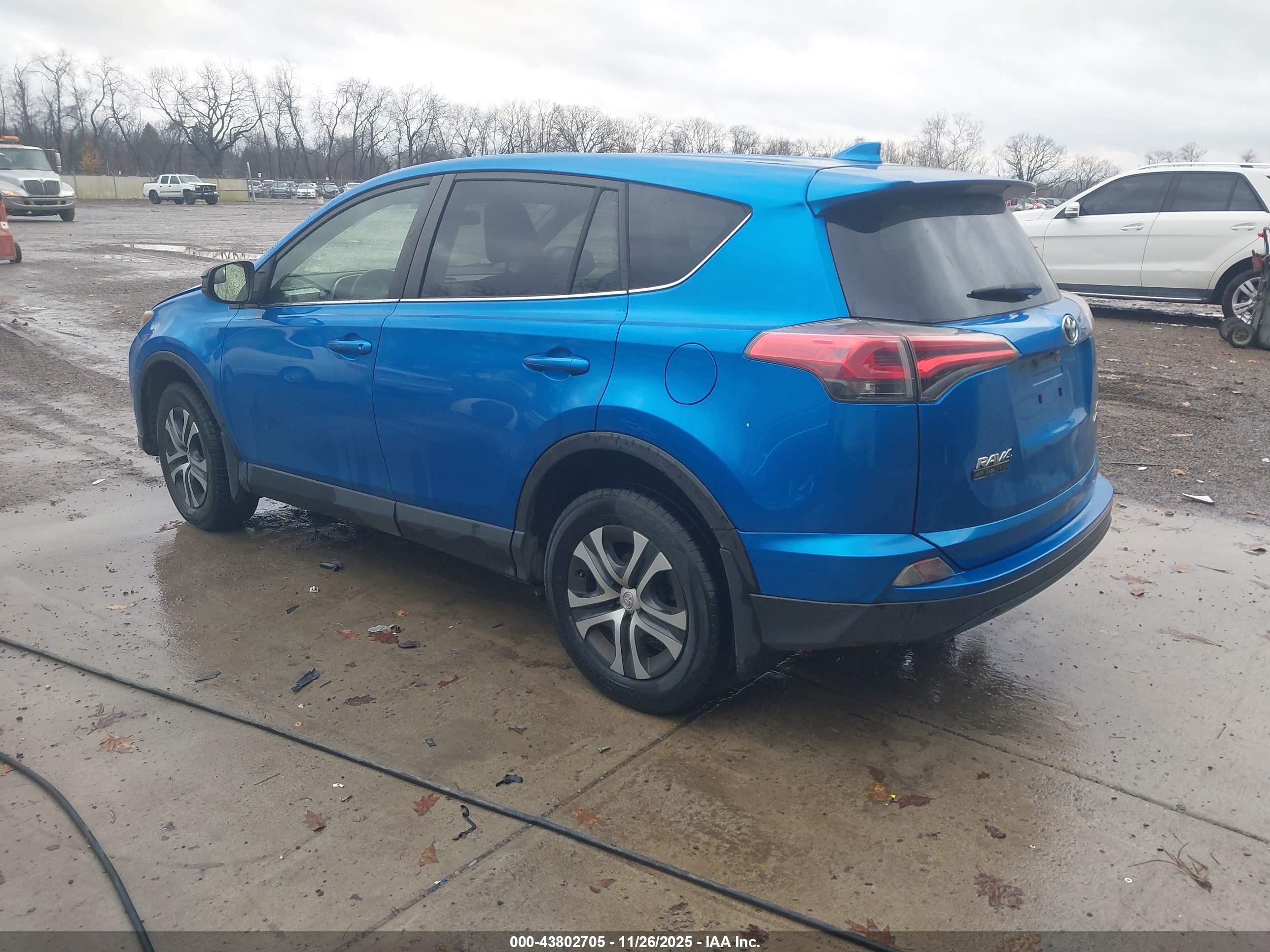 TOYOTA RAV4 image 3