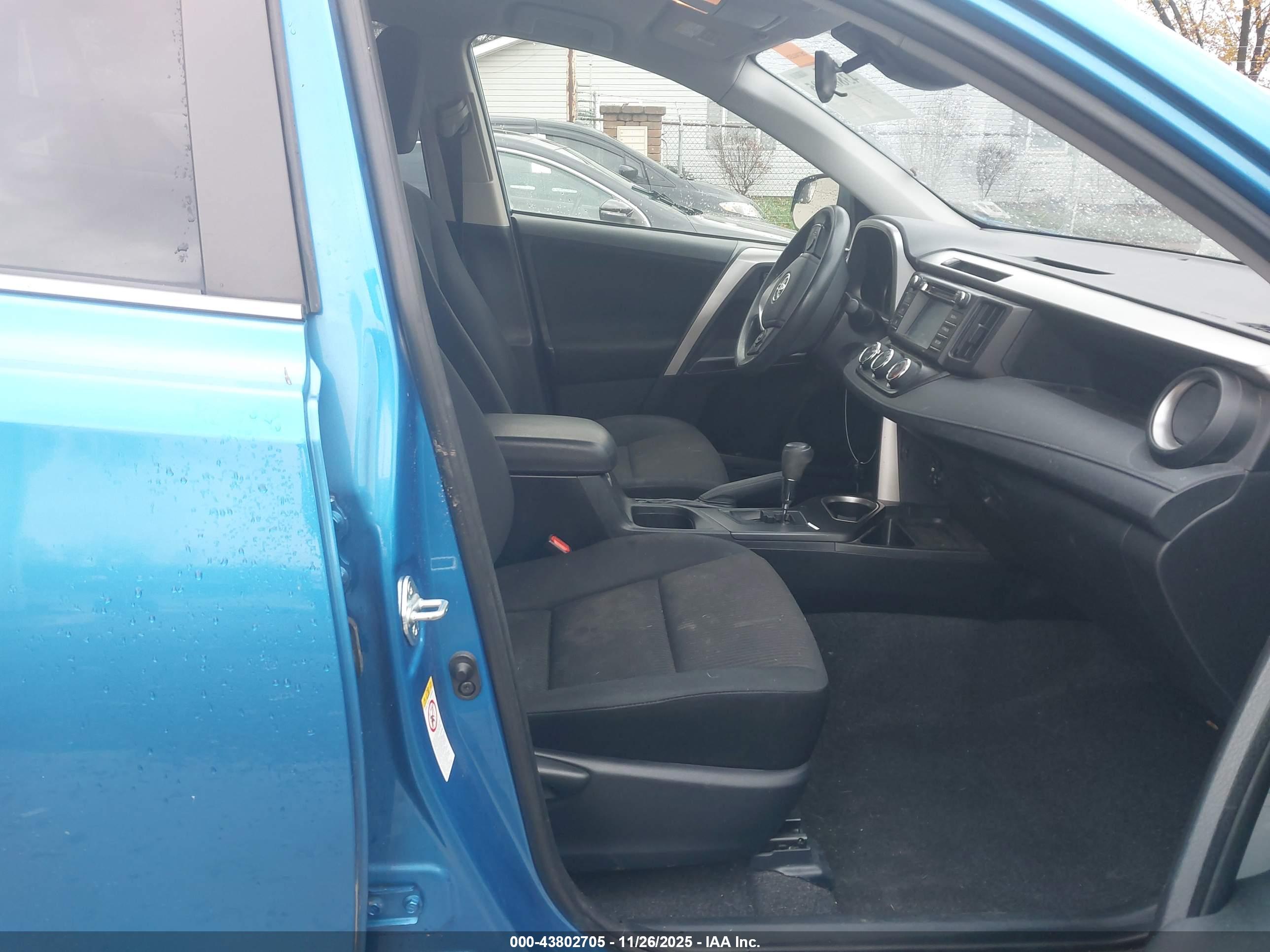 TOYOTA RAV4 image 5