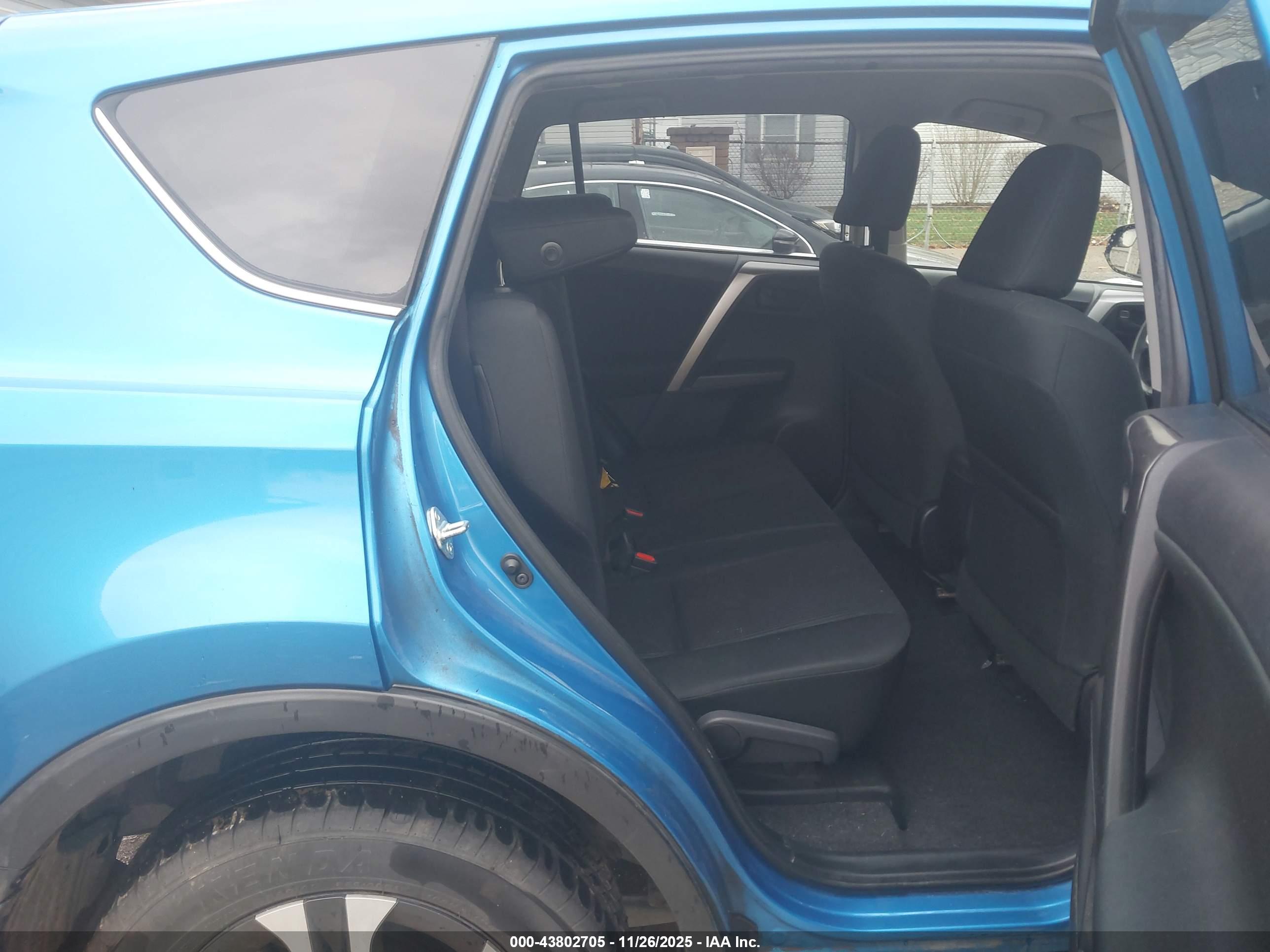 TOYOTA RAV4 image 8