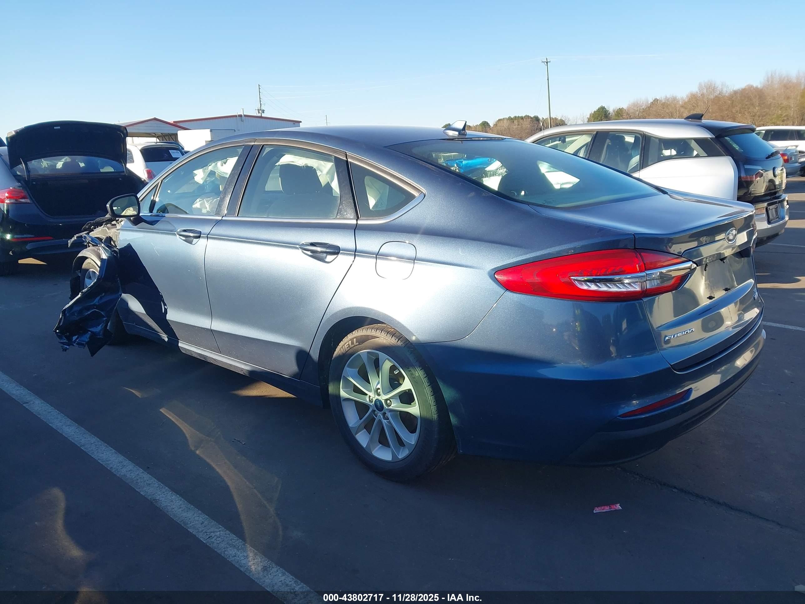 FORD FUSION image 3