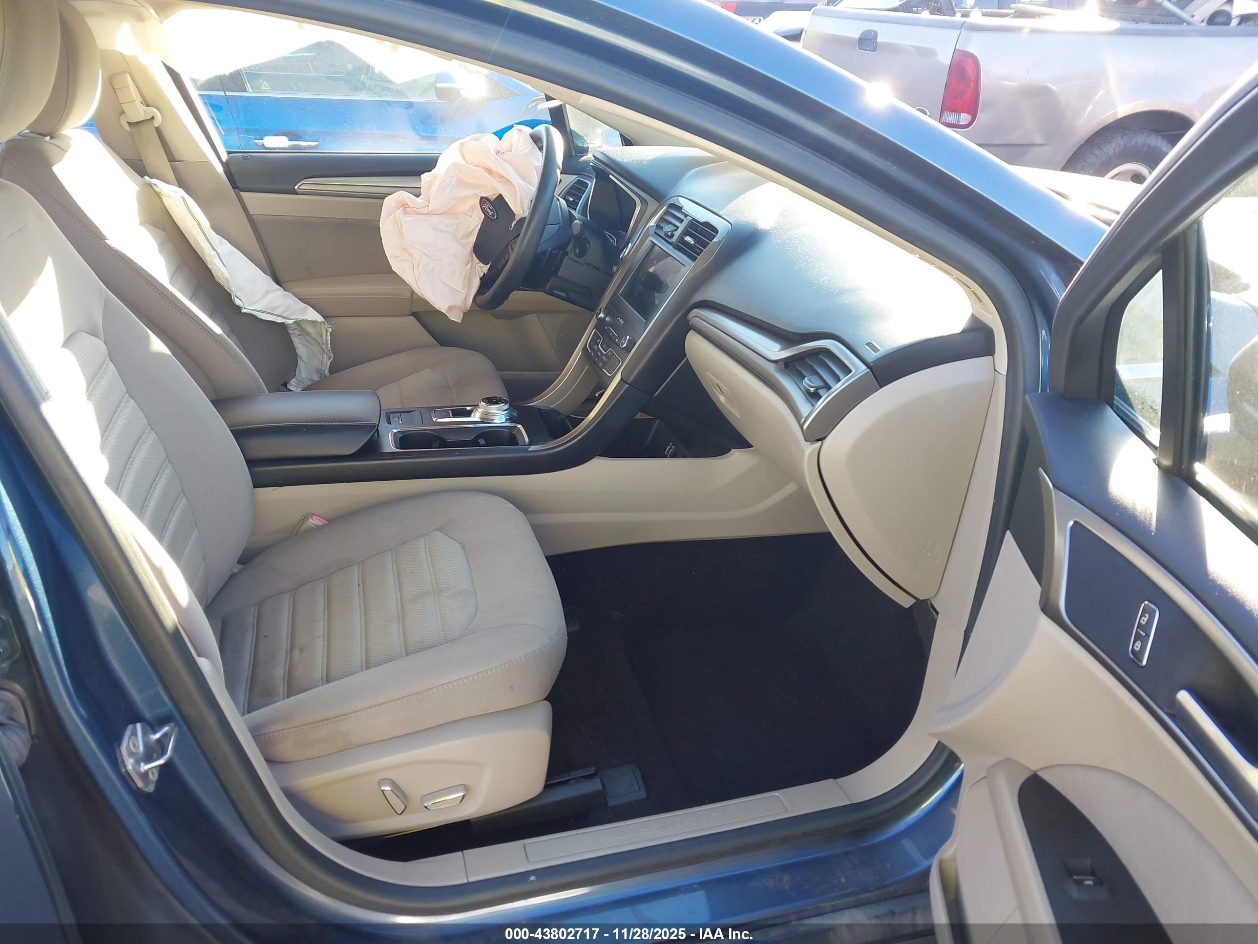 FORD FUSION image 5